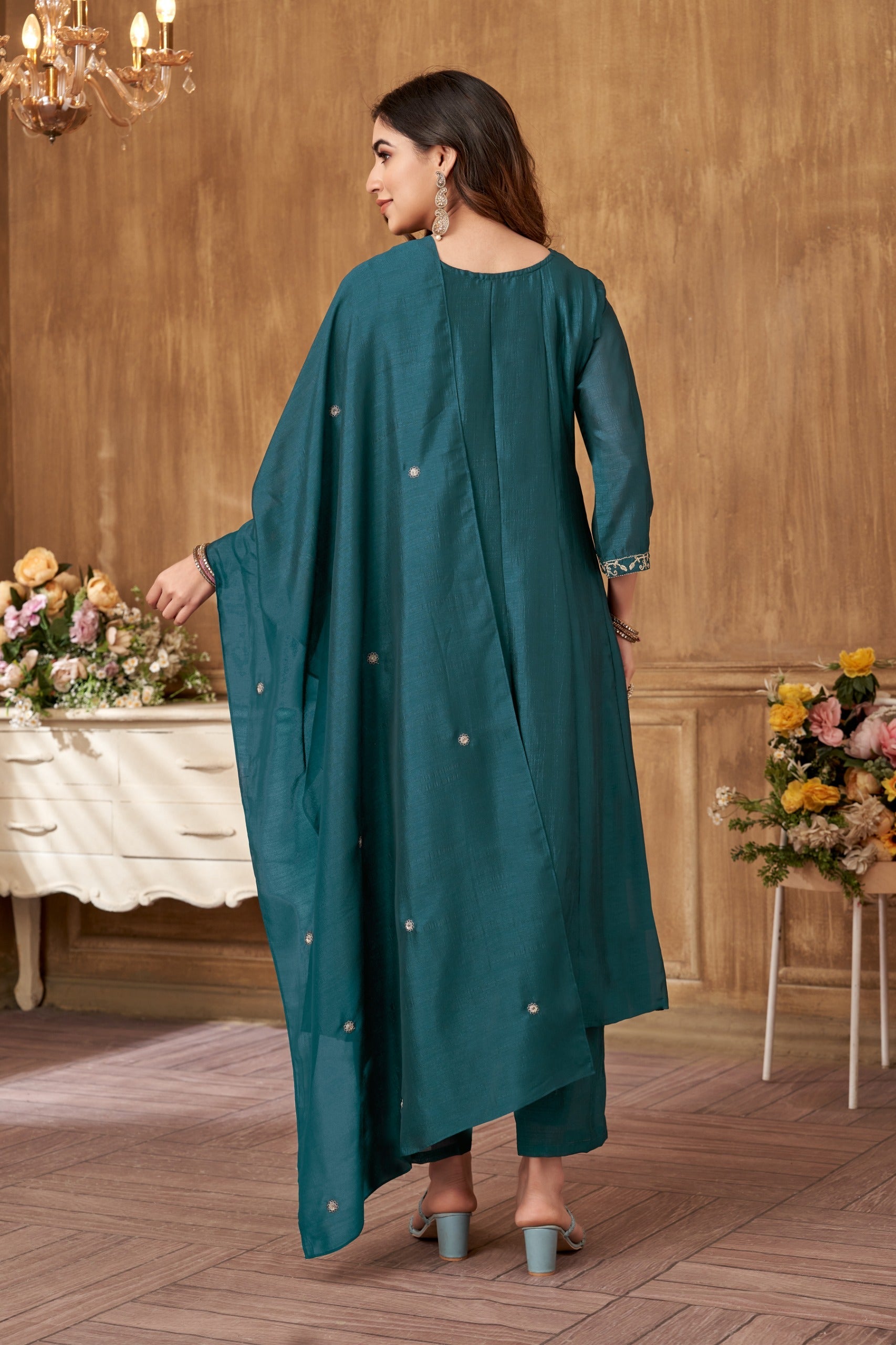 Vedant Vastram Kurta Pant set with Dupatta having Beautiful Embroidered work - Rama