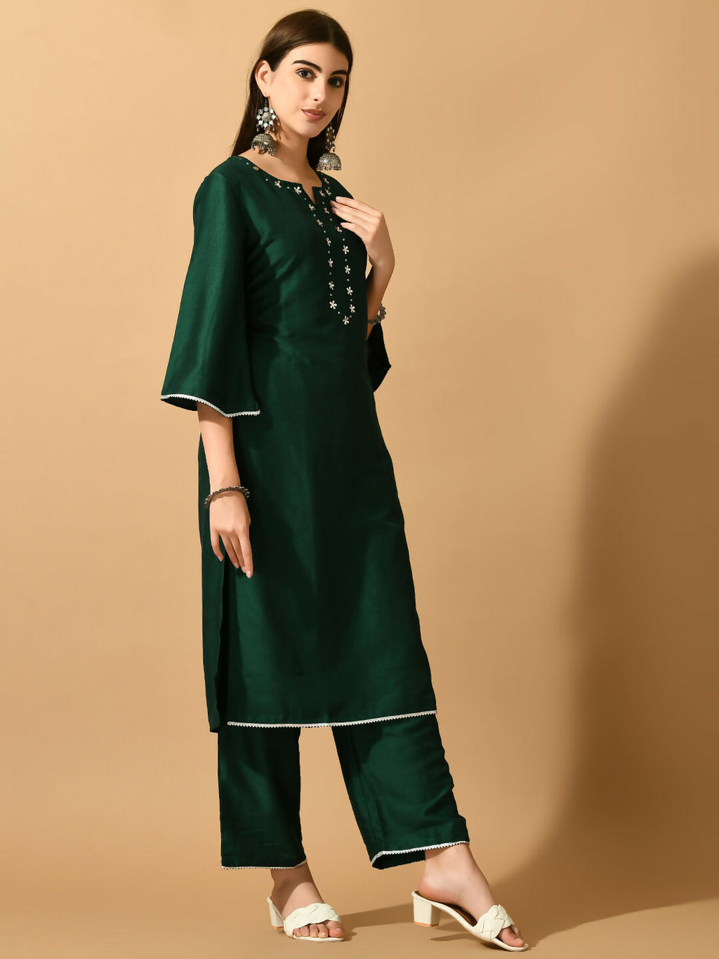 Myshka Women's Green Embroidered Party Kurta Sets