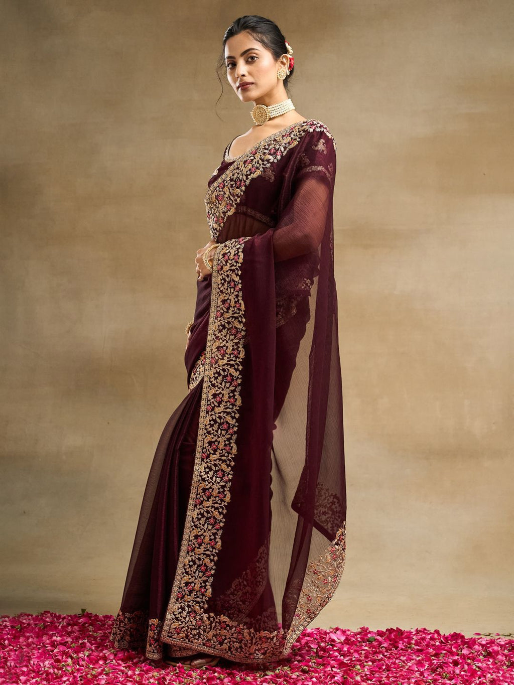 kasee Solid Embroidered Saree - Distacart
