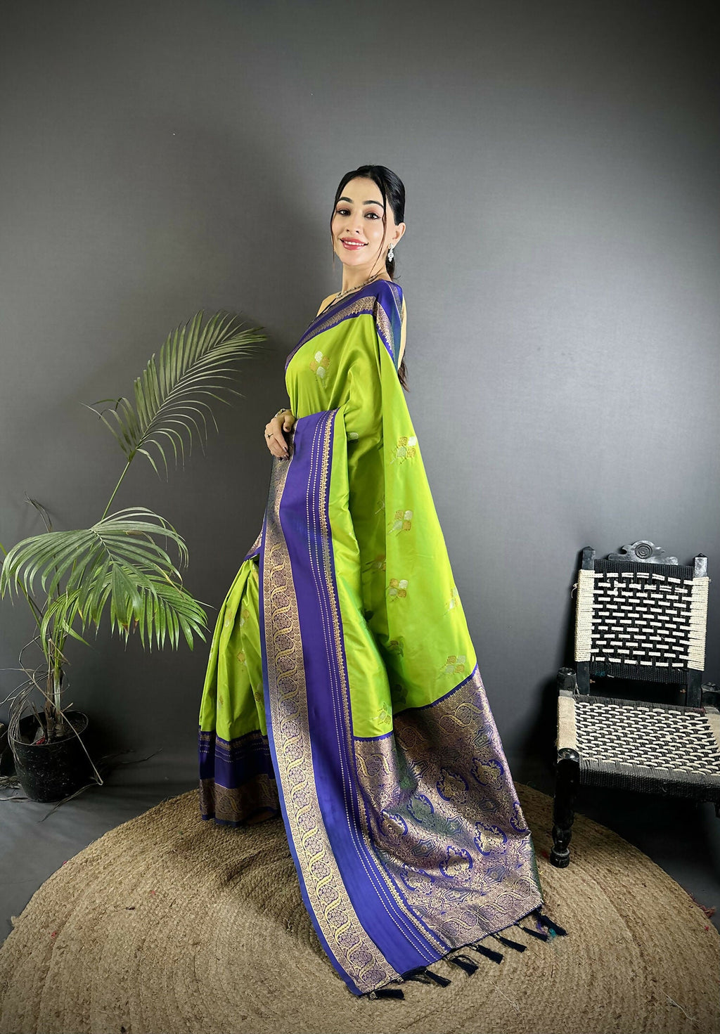 Joban Fashion Light Green Banarasi Soft Silk Woven Saree - Distacart