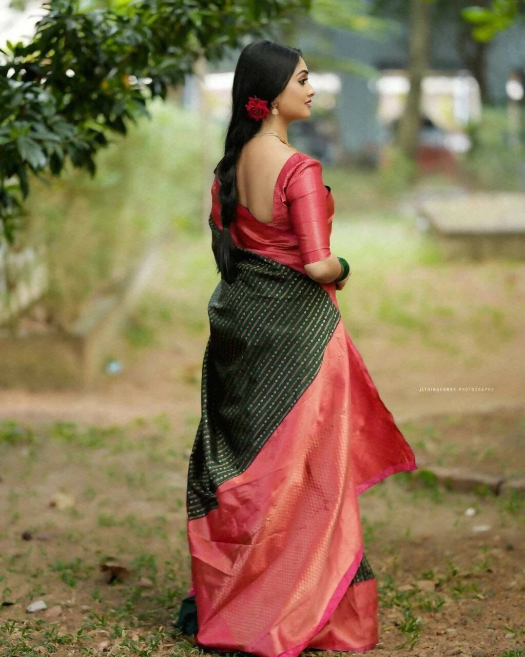 DEIANA'S Beautiful Designer Golden zari Soft Lichi Silk Saree - Green