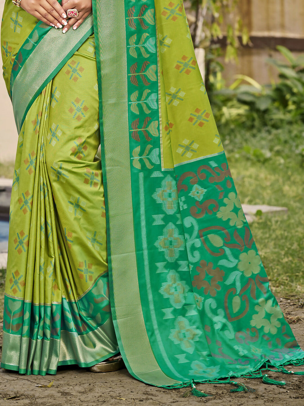 Shree Shyam Fashion Pochampalli Silk Light Green Saree - Distacart