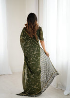 Lorenvalley Fashion Mehndi Solo Georgette Superb Finishing Foils Print & Fancy Zalar Lace in Border Saree with Blouse - Distacart