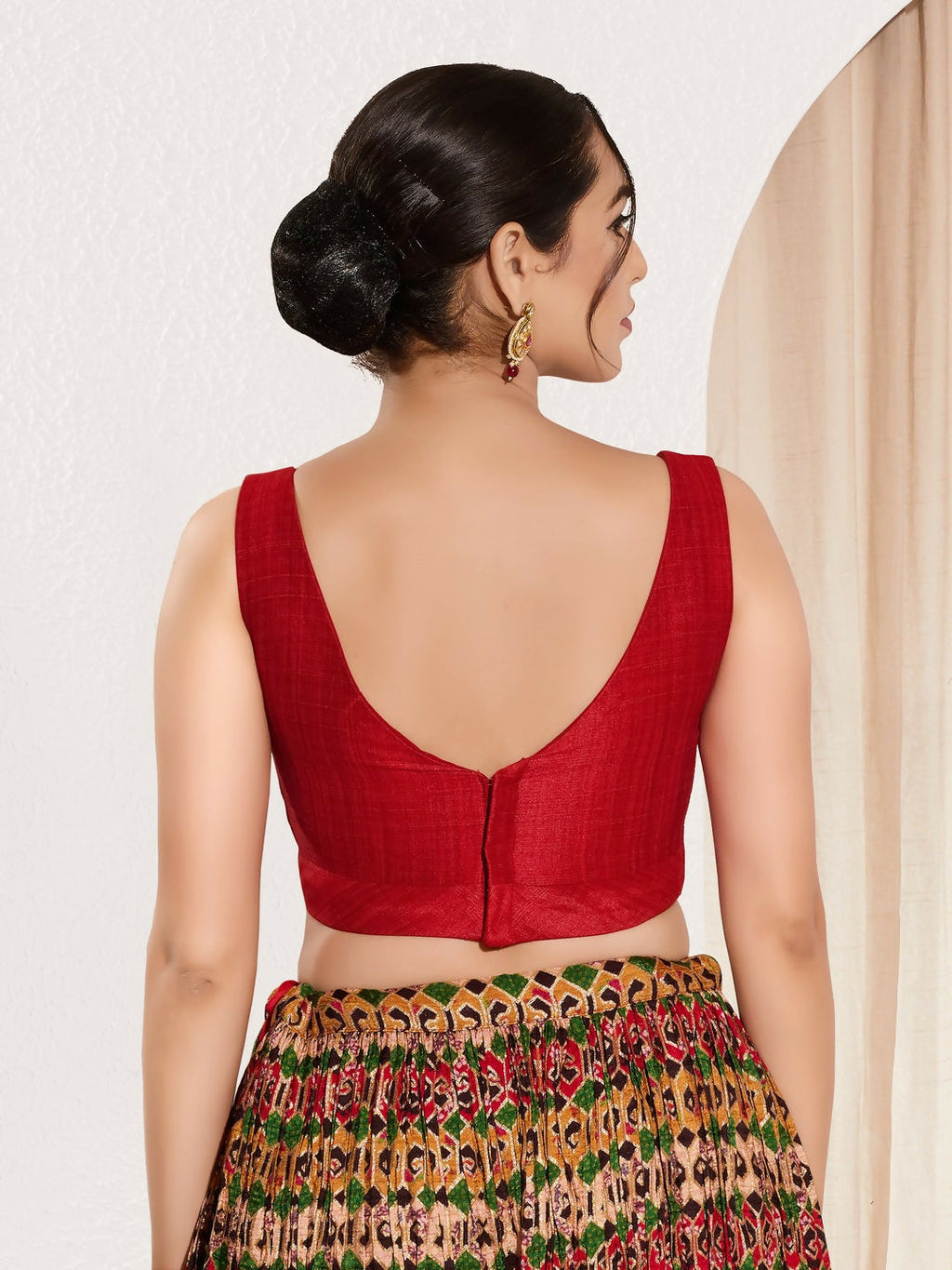 Joban Fashion Red Mulberry Silk Padded Blouse With Round Neck Sleeveless - Distacart