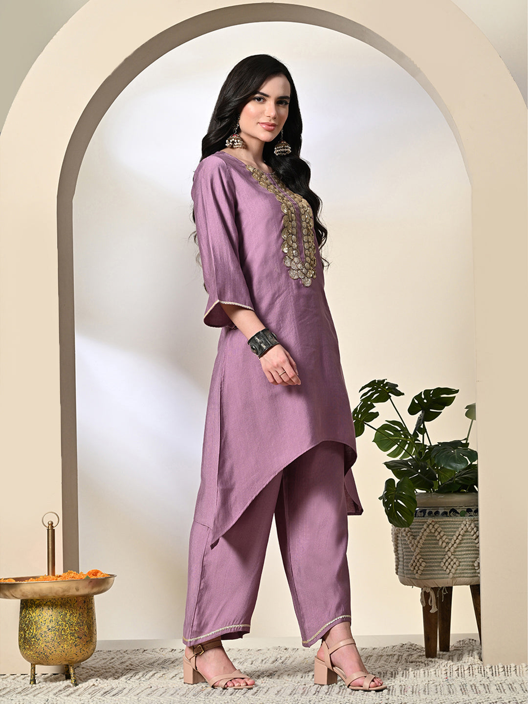 Myshka Women's Embroidered Keyhole Neck Bell Sleeves Kurta & Palazzos Sets in Lavender Color