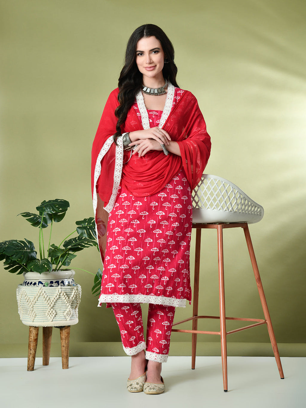Myshka Women's Printed V-Neck Bell Sleeves Kurta & Trousers With Dupatta Sets in Pink Color