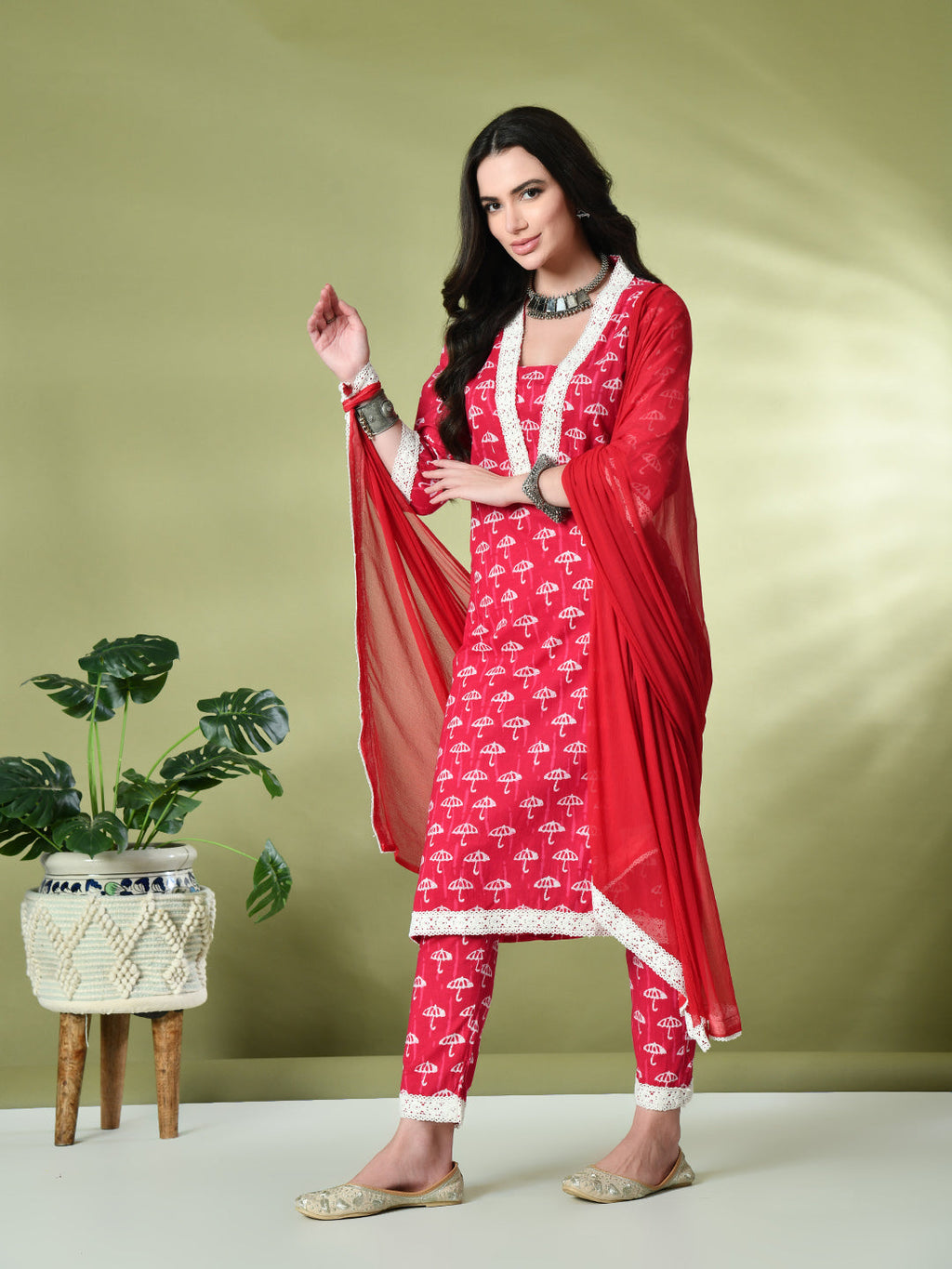 Myshka Women's Printed V-Neck Bell Sleeves Kurta & Trousers With Dupatta Sets in Pink Color