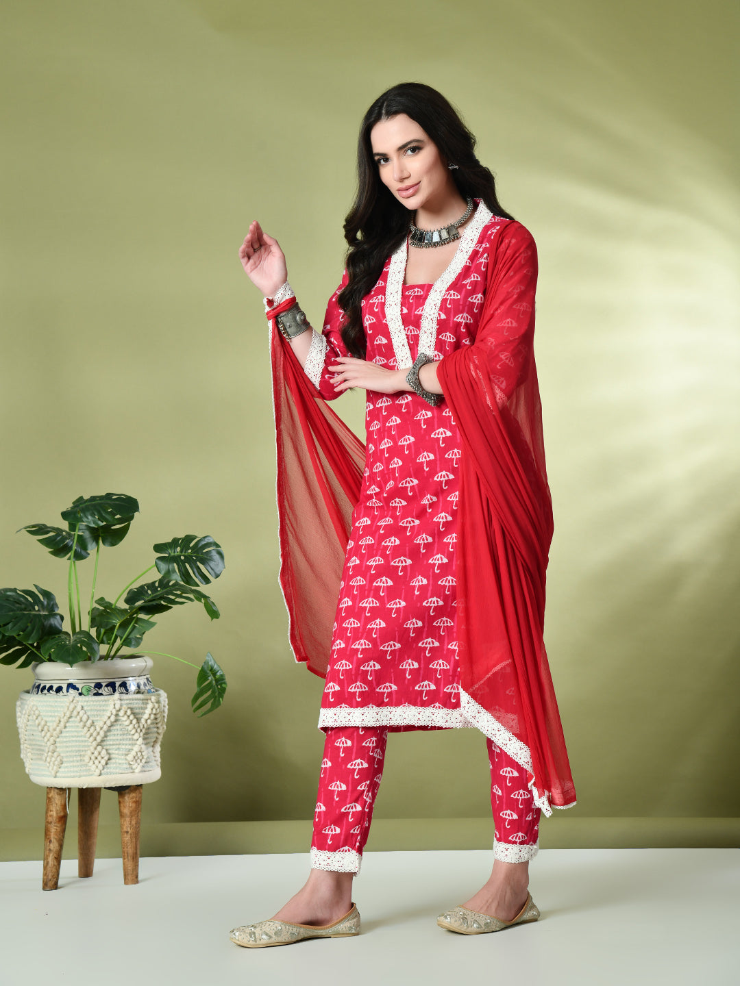 Myshka Women's Printed V-Neck Bell Sleeves Kurta & Trousers With Dupatta Sets in Pink Color