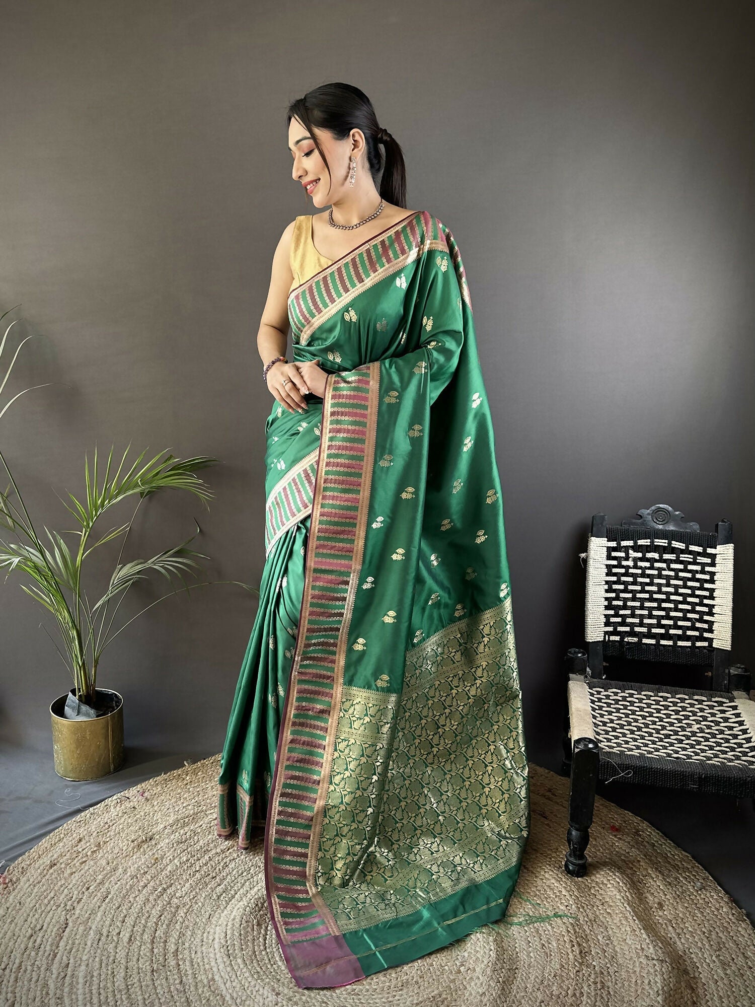 Joban Fashion Green Woven Zari Motifs Lichi Silk Banarasi Silk Saree - Distacart