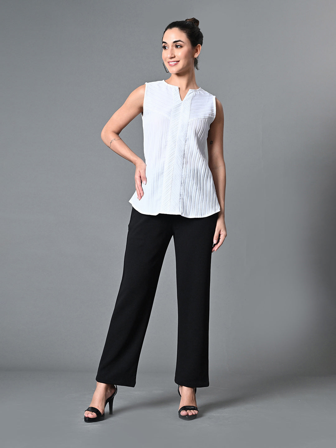 Myshka Women's Keyhole Neck Sleeveless Top in White Color