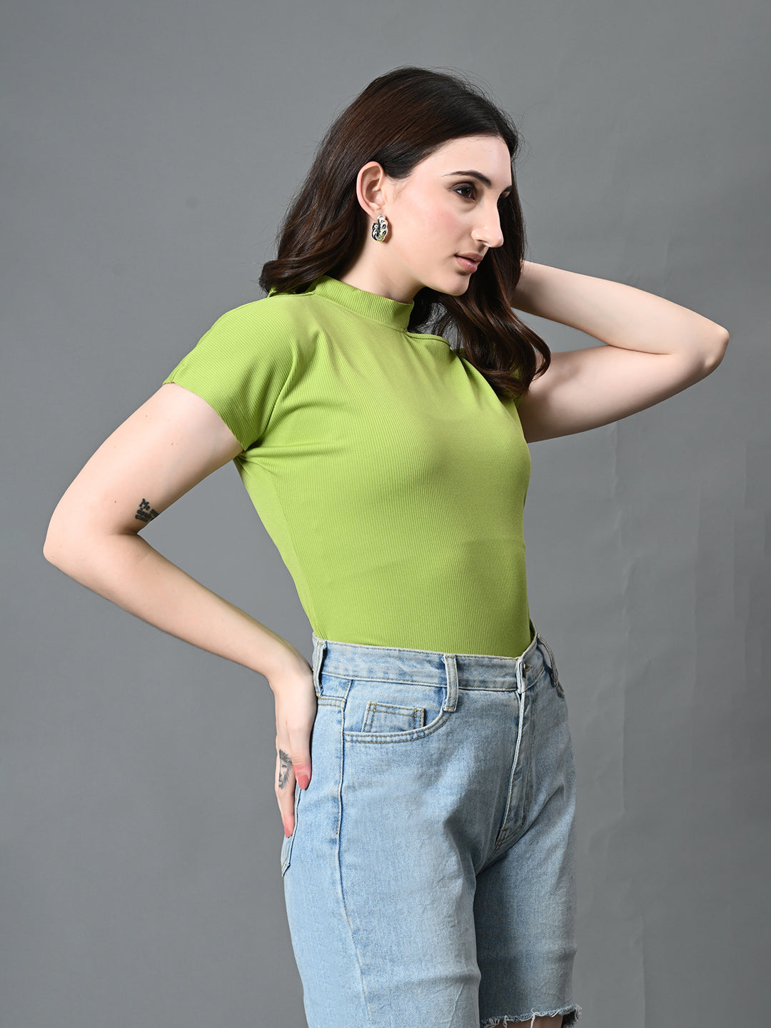 Myshka Women's Ribbed Choker Neck Cut-out Short Sleeves Top in Green Color