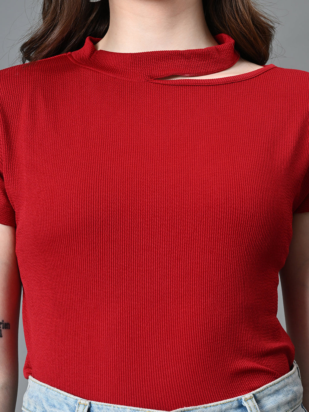 Myshka Women's Ribbed Choker Neck Cut-out Short Sleeves Top in Maroon Color