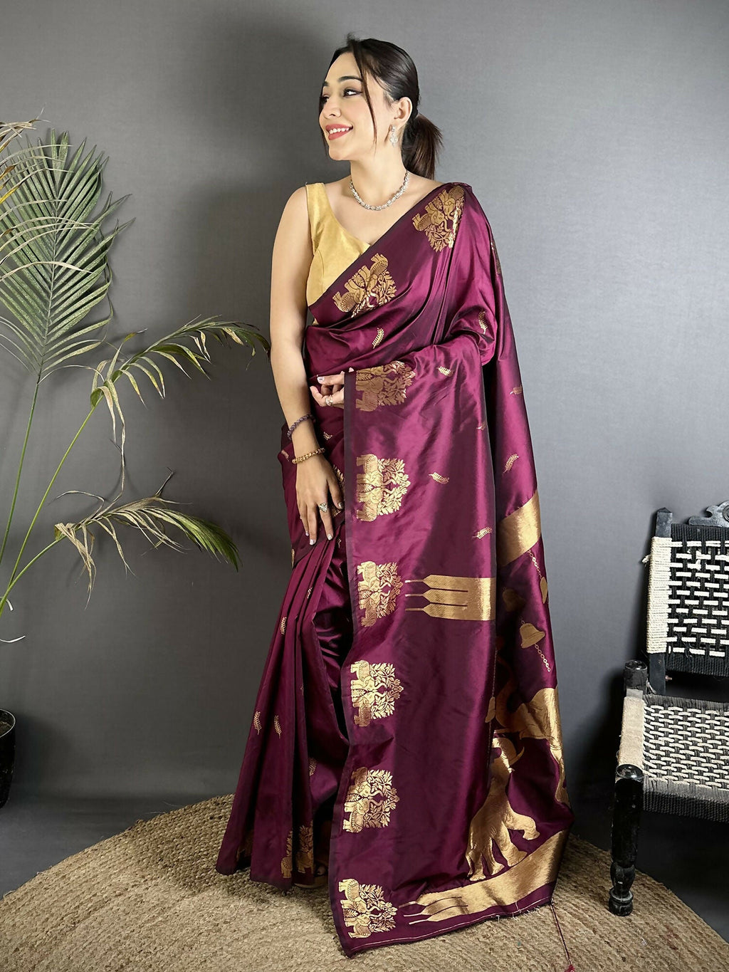 Joban Fashion Magenta Motifs Zari Weaving Soft Silk Banarasi Saree