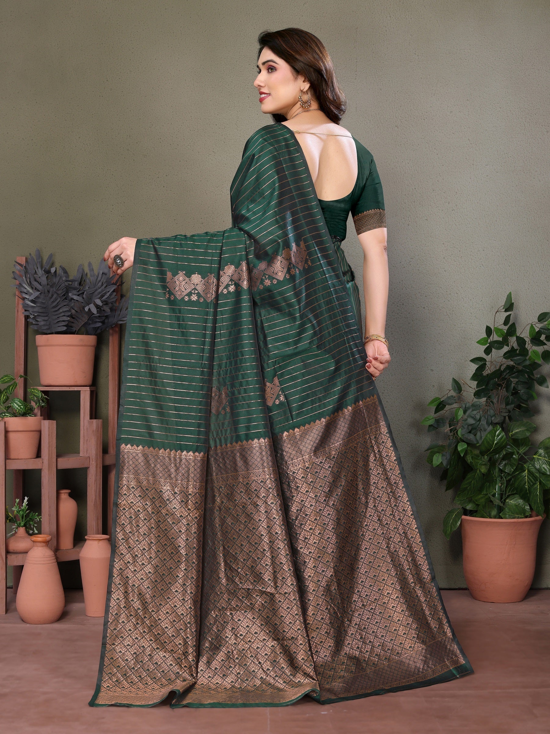 Vedant Vastram Litchi Silk Banarasi Silk Saree - Bottle Green - Distacart