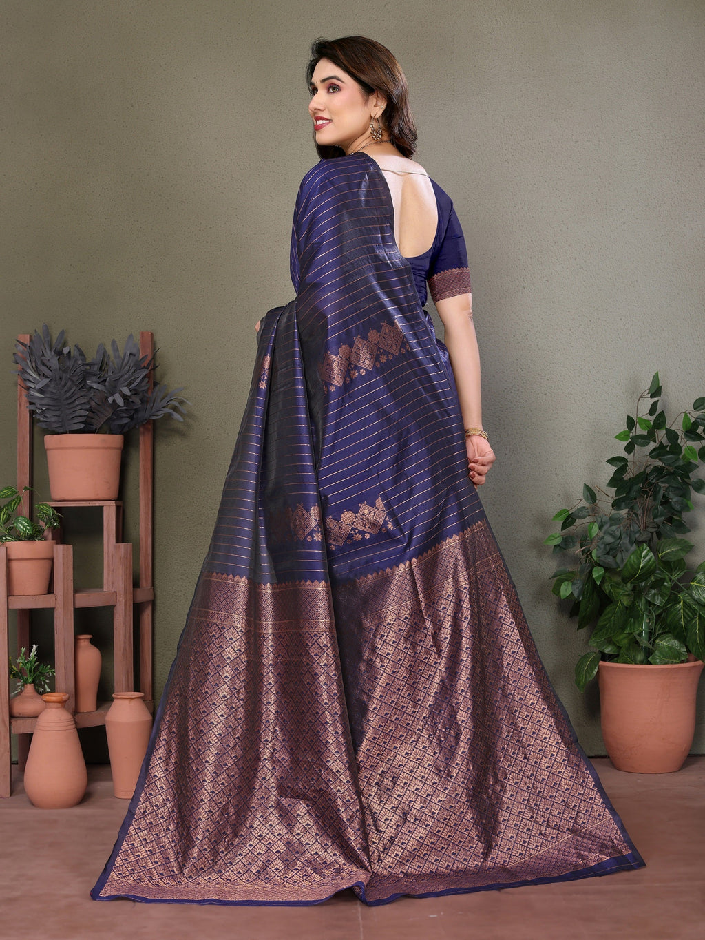 Vedant Vastram Litchi Silk Banarasi Silk Saree - Navy - Distacart