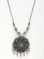 NVR Women's Silver-Toned Floral Shape Pendant with Chain