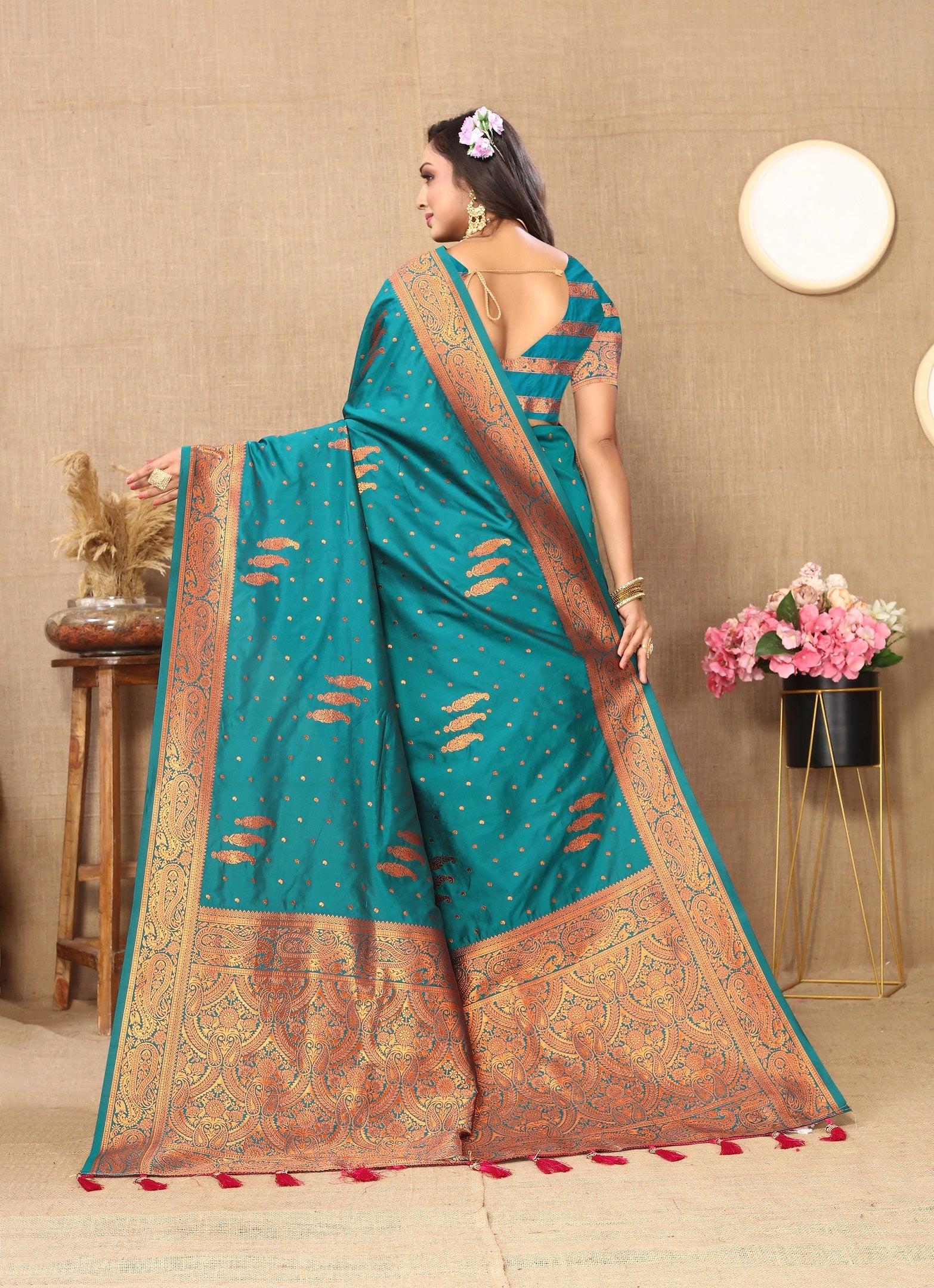 Vedant Vastram See Green Color Banarasi Silk Saree - See Green