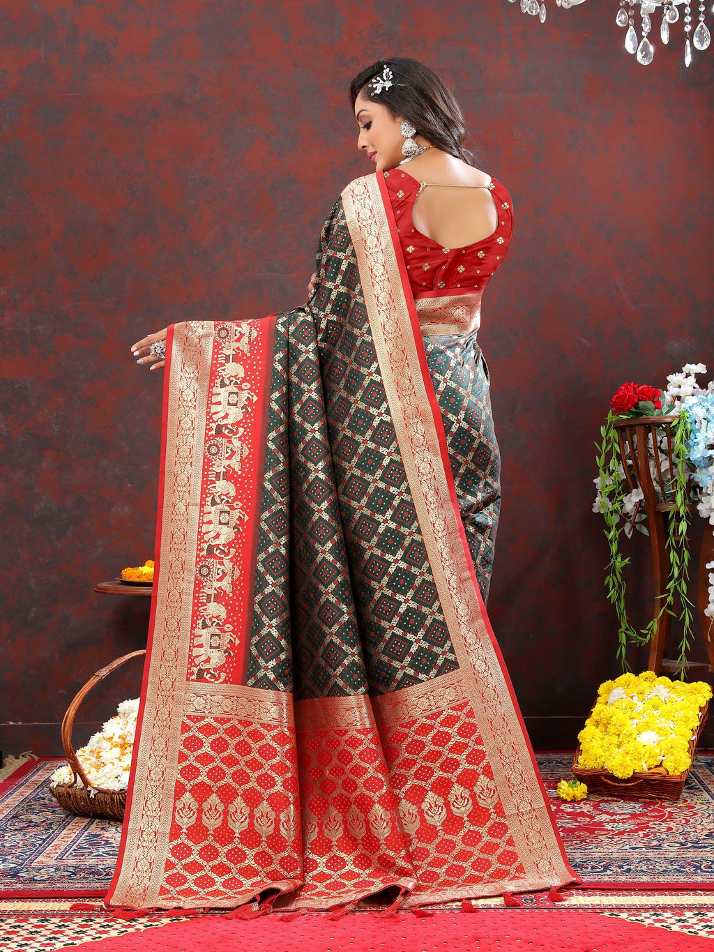 Vedant Vastram Bottle Green Color Kanjeevaram Patola Silk Saree - Bottle Green