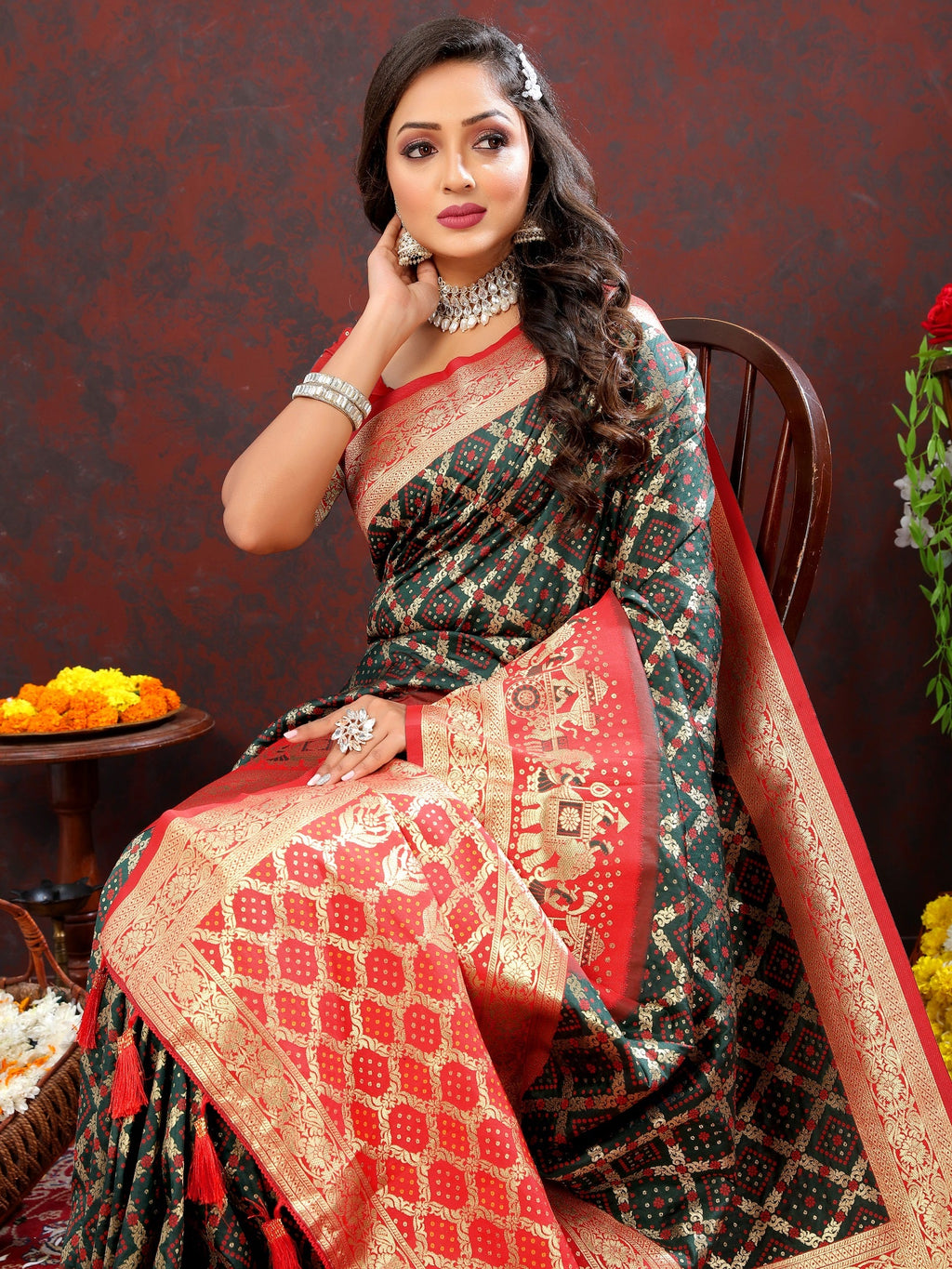 Vedant Vastram Bottle Green Color Kanjeevaram Patola Silk Saree - Bottle Green