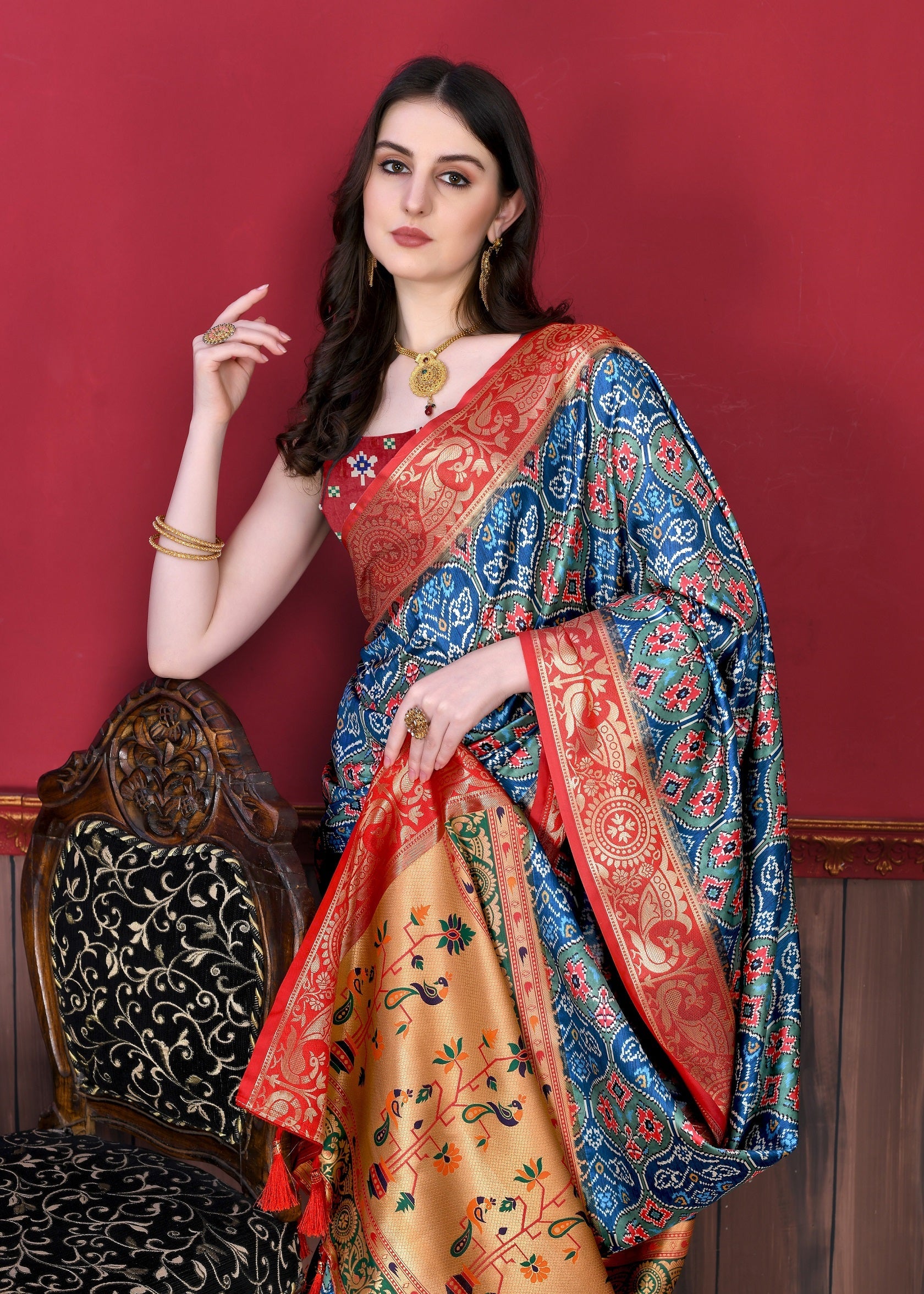 Vedant Vastram Royal Blue Color Kanjeevaram Silk Saree - Royal Blue