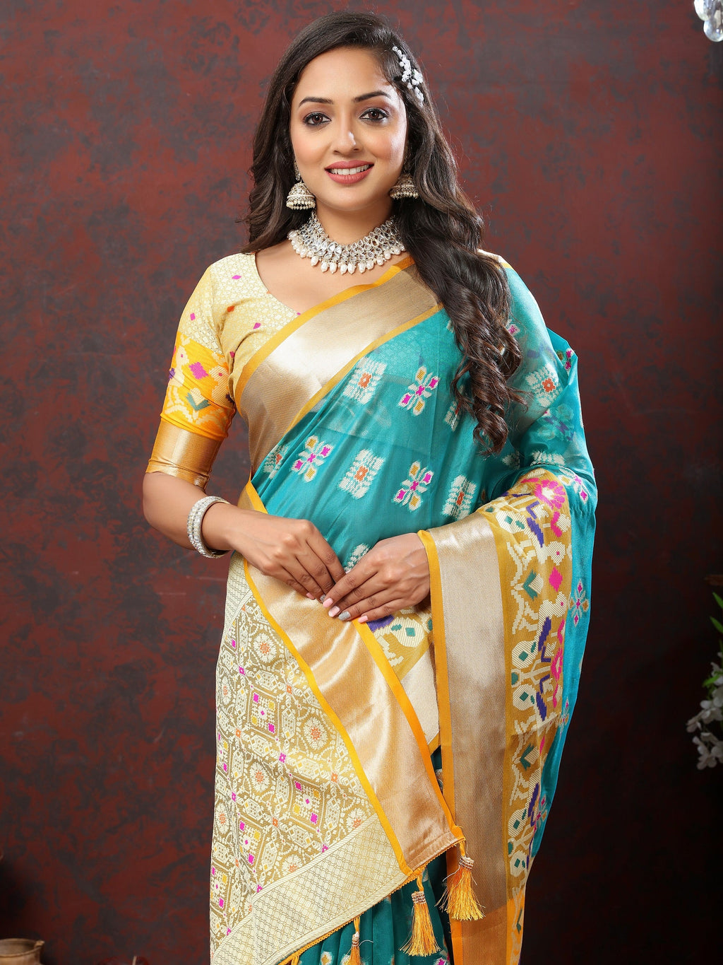 Vedant Vastram Rama Color Kanjeevaram Patola Silk Saree - Rama