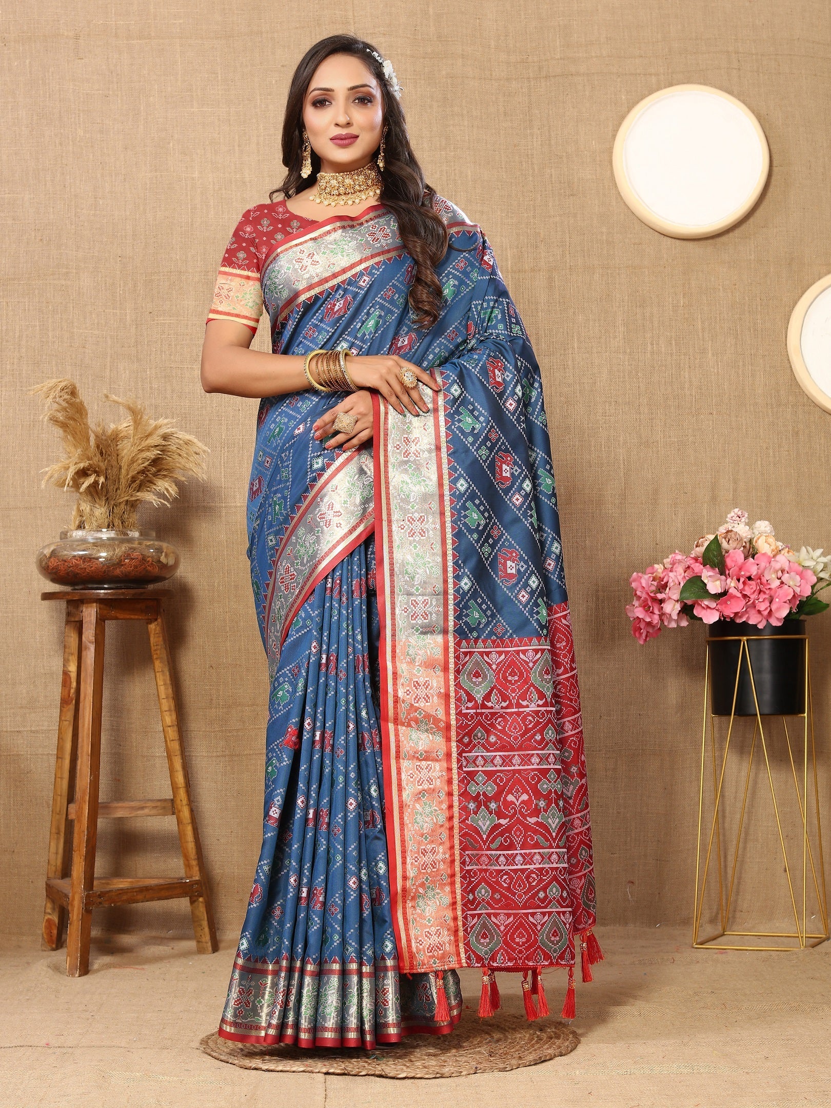 Vedant Vastram Navy Blue Color Kanjeevaram Patola Silk Saree - Navy Blue