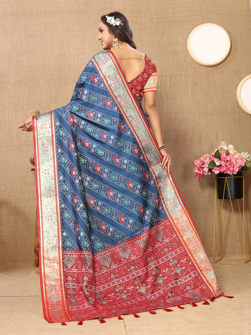 Vedant Vastram Navy Blue Color Kanjeevaram Patola Silk Saree - Navy Blue