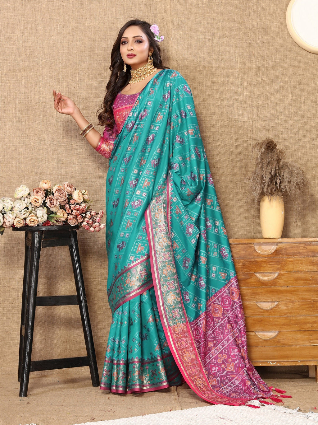 Vedant Vastram Rama Color Kanjeevaram Patola Silk Saree - Rama