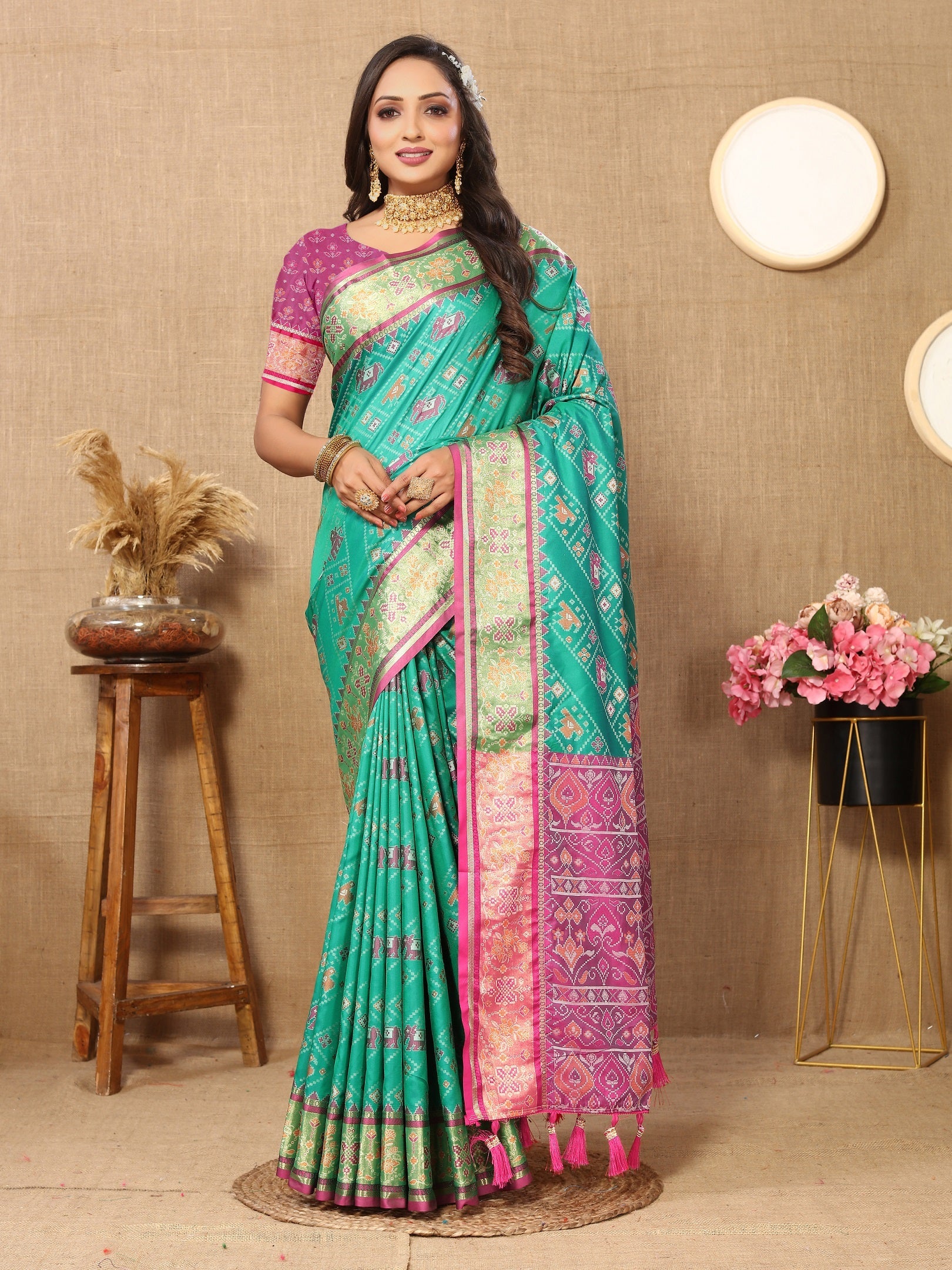 Vedant Vastram See Green Color Kanjeevaram Patola Silk Saree - See Green