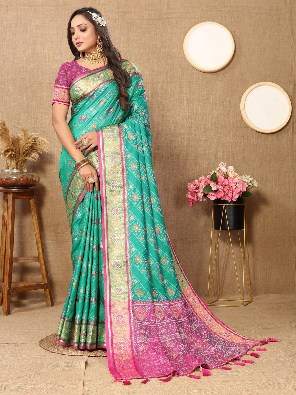 Vedant Vastram See Green Color Kanjeevaram Patola Silk Saree - See Green