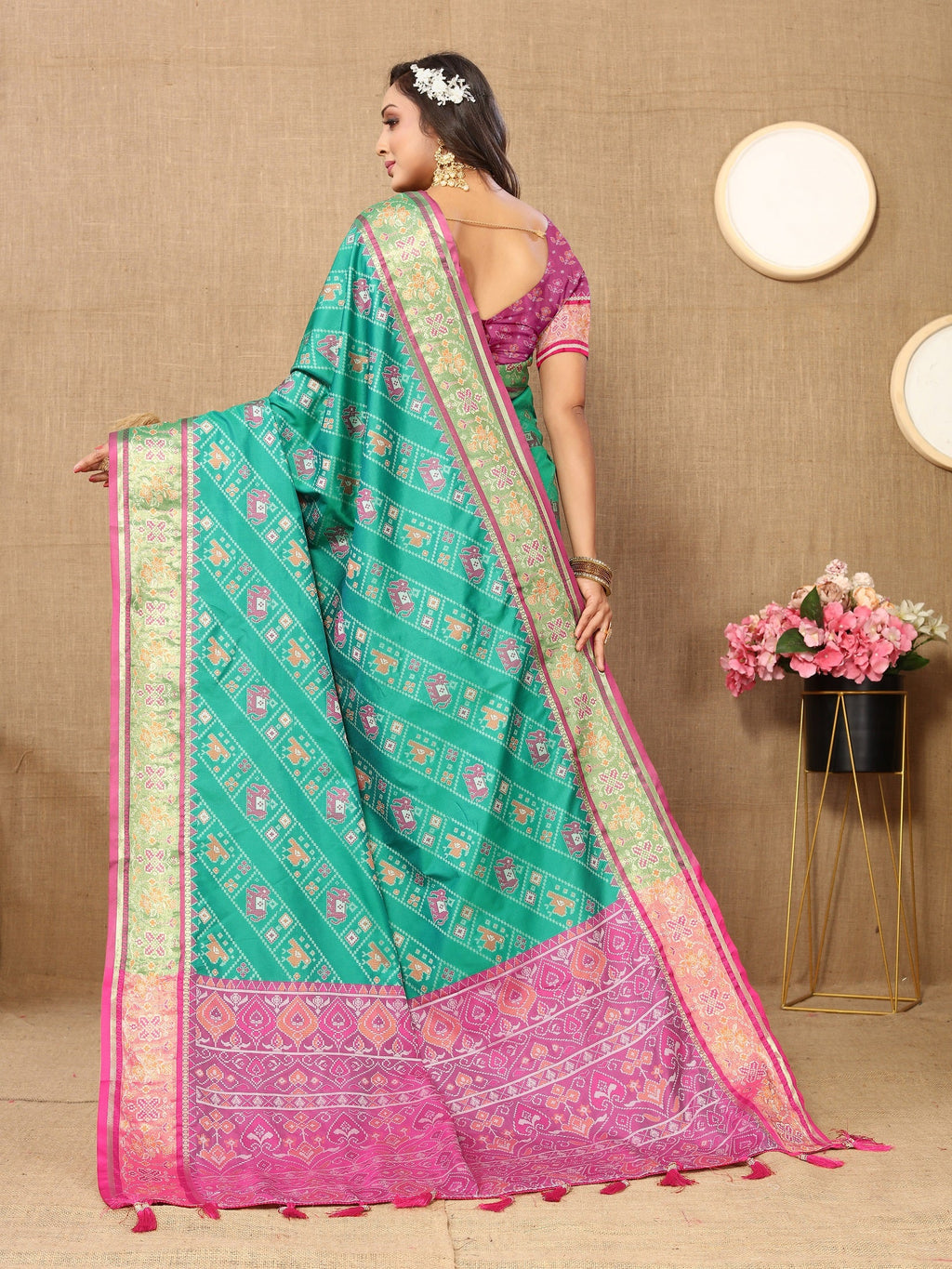 Vedant Vastram See Green Color Kanjeevaram Patola Silk Saree - See Green