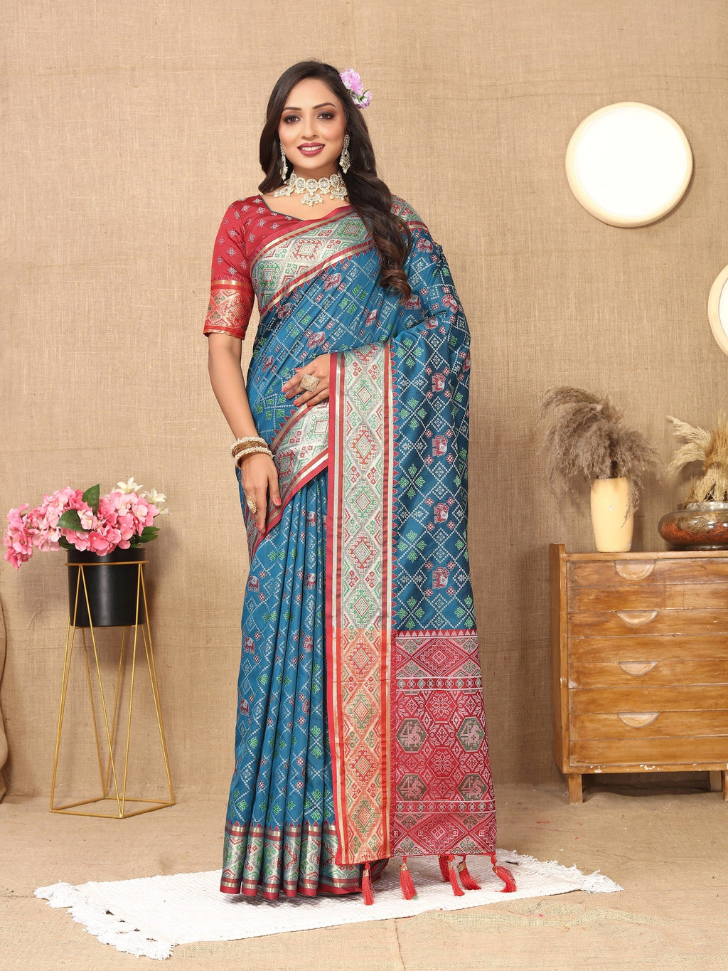 Vedant Vastram Navy Blue Color Kanjeevaram Patola Silk Saree - Navy Blue