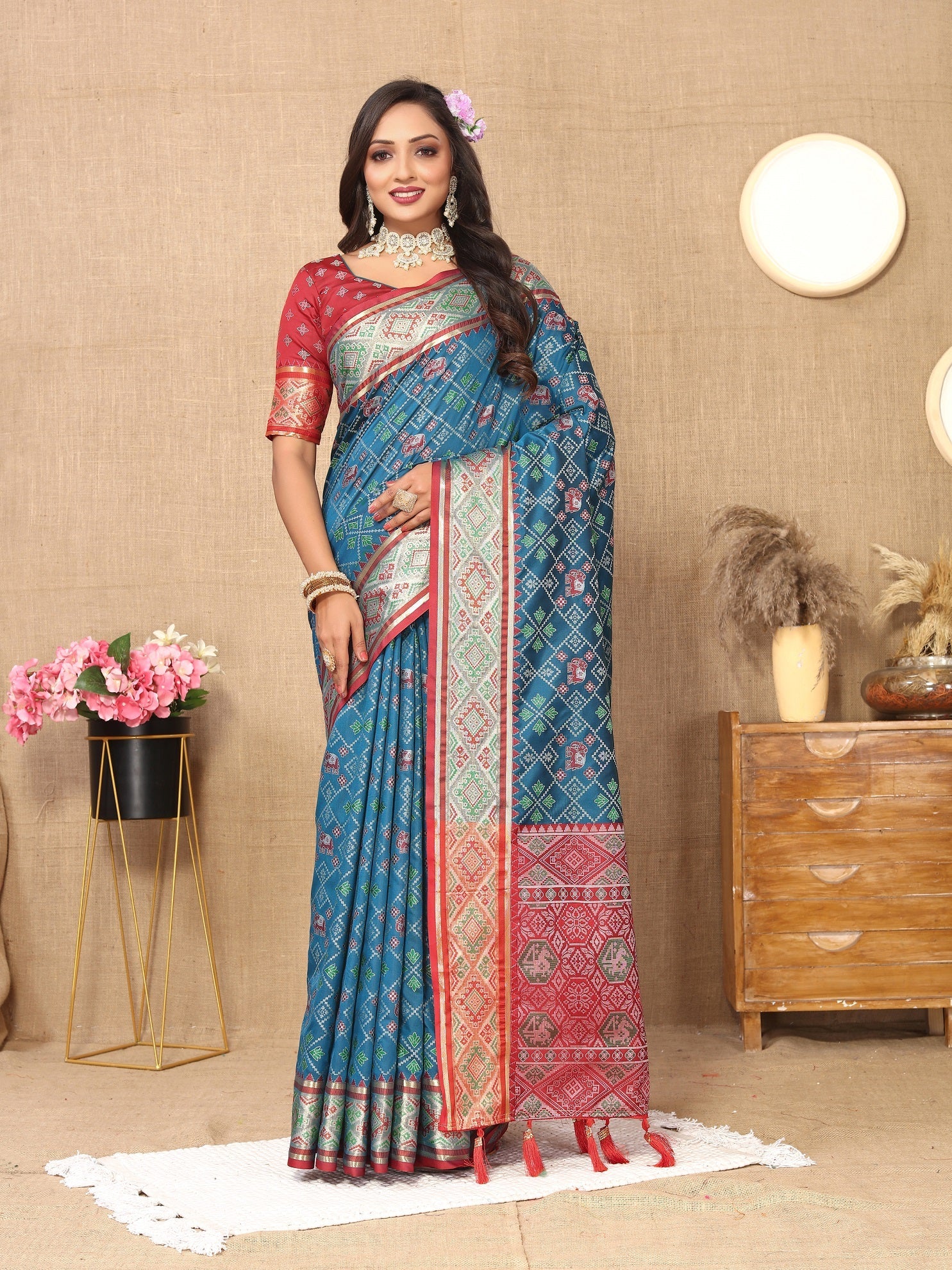 Vedant Vastram Navy Blue Color Kanjeevaram Patola Silk Saree - Navy Blue