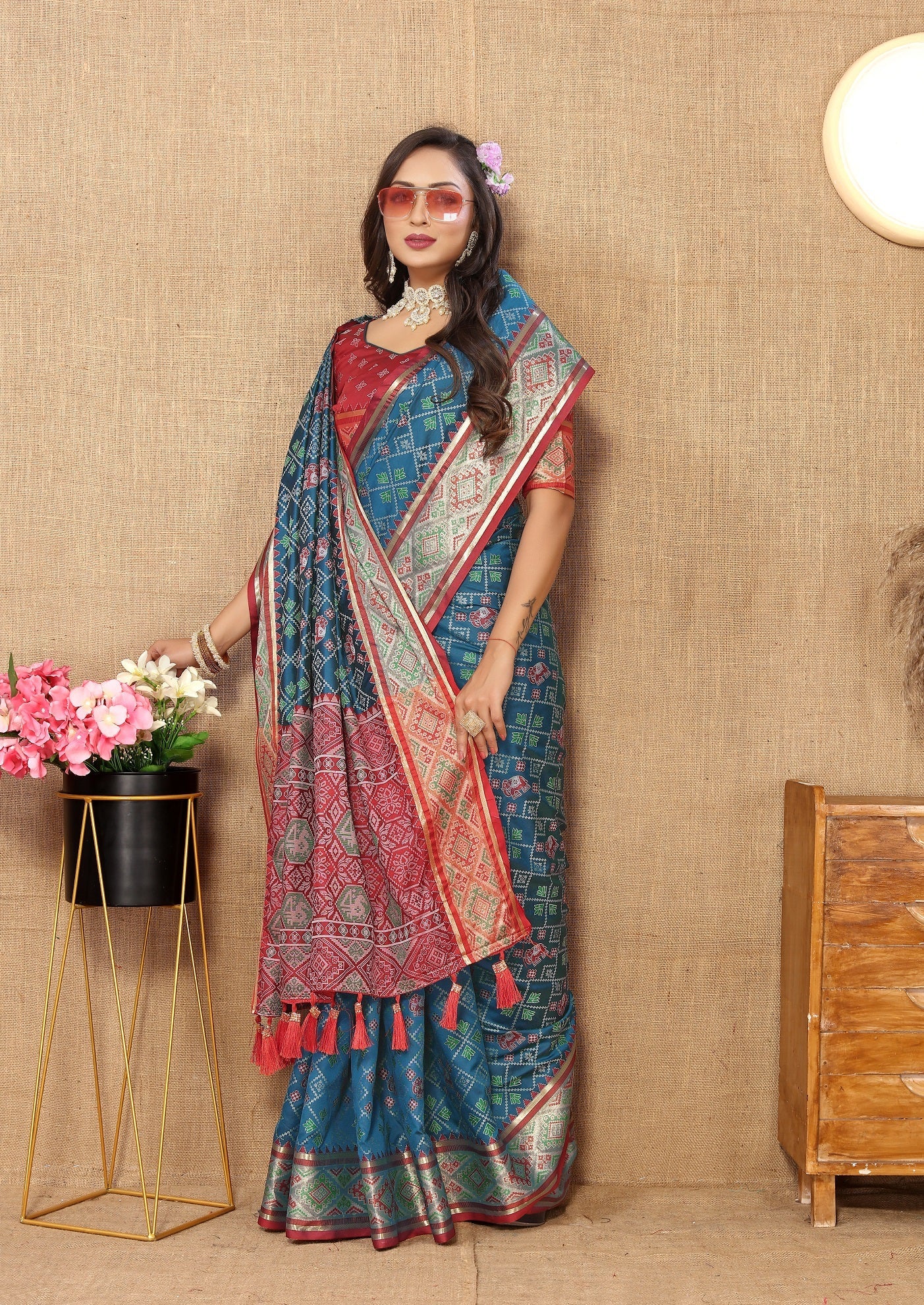 Vedant Vastram Navy Blue Color Kanjeevaram Patola Silk Saree - Navy Blue