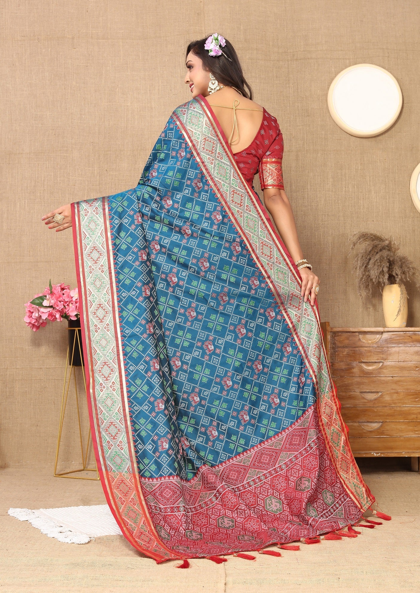 Vedant Vastram Navy Blue Color Kanjeevaram Patola Silk Saree - Navy Blue
