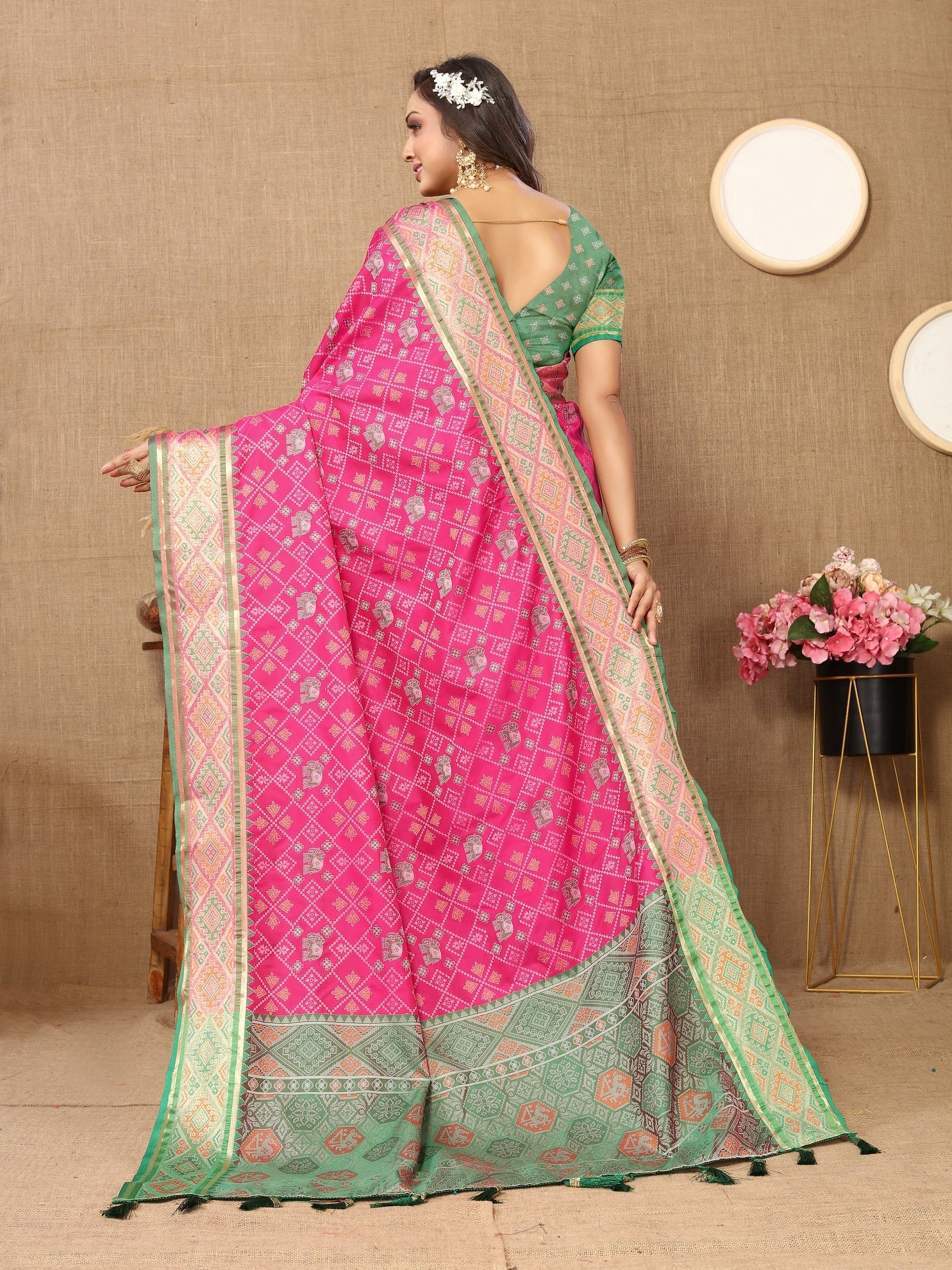 Vedant Vastram Pink Color Kanjeevaram Patola Silk Saree - Pink