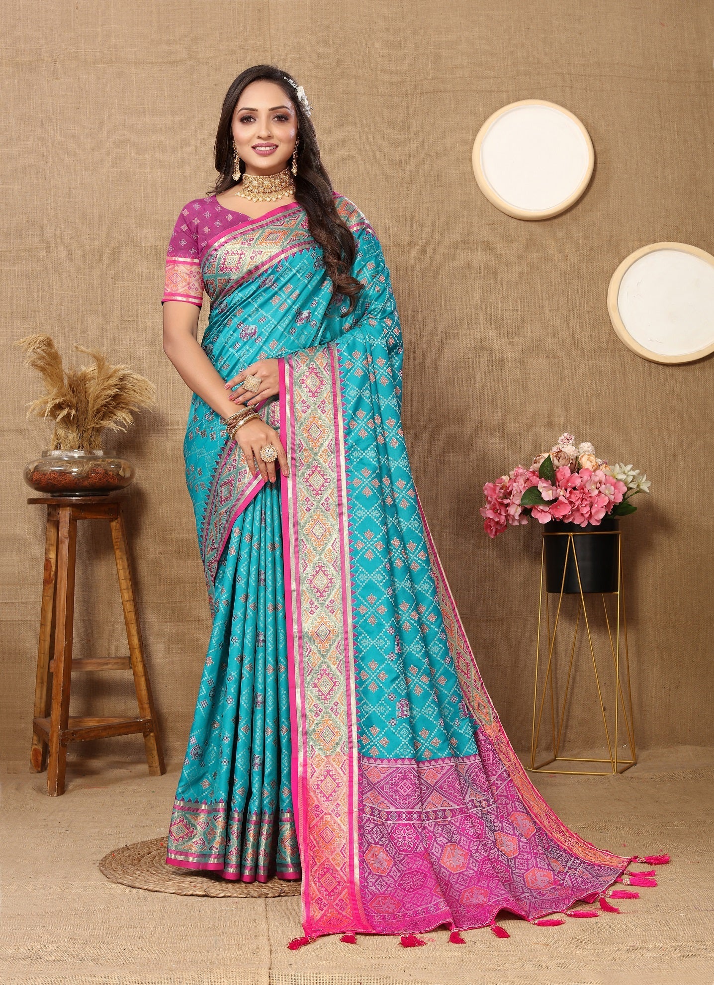 Vedant Vastram Rama Color Kanjeevaram Patola Silk Saree - Rama
