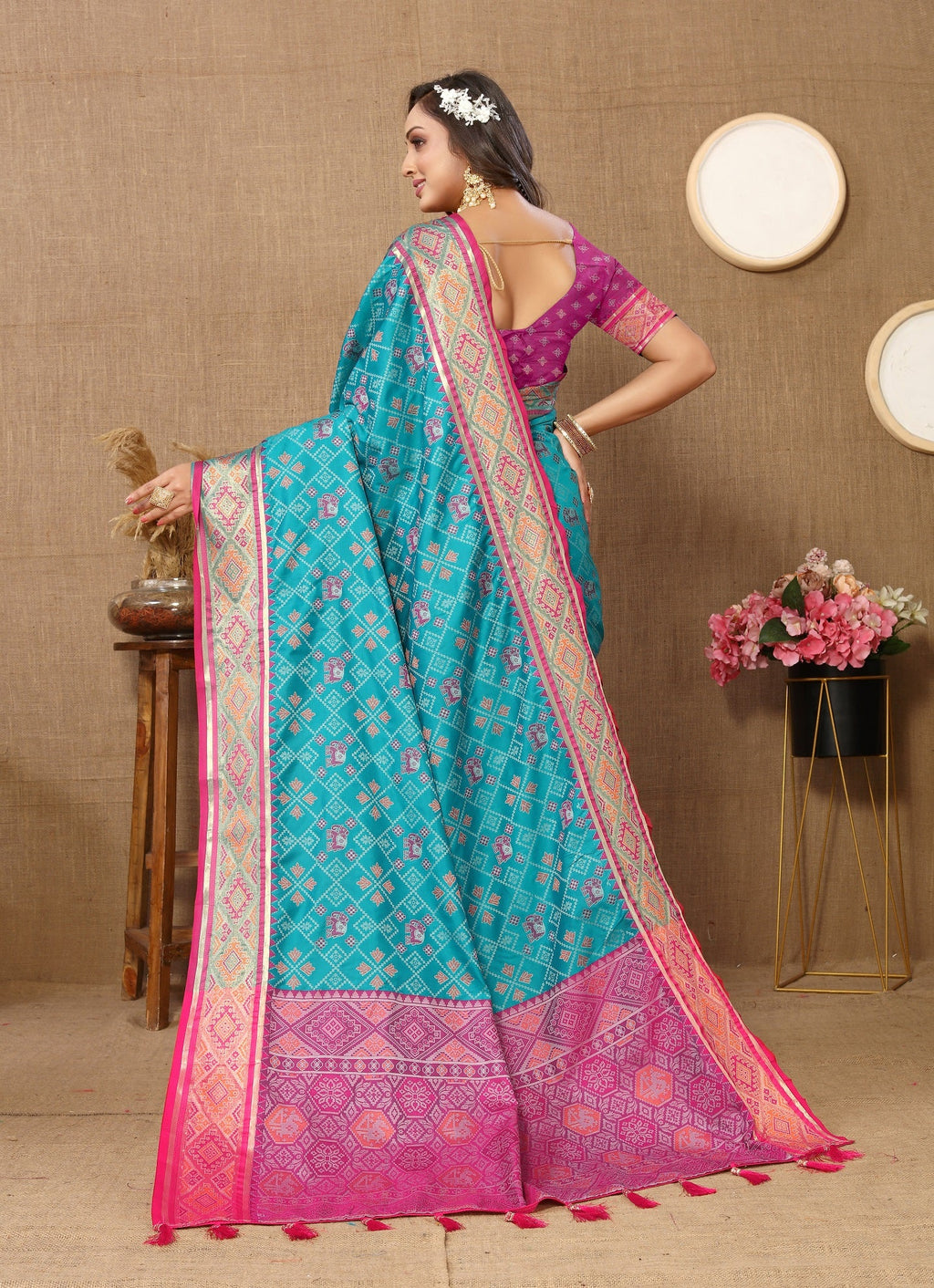 Vedant Vastram Rama Color Kanjeevaram Patola Silk Saree - Rama