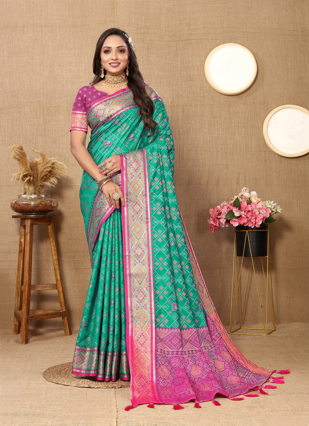Vedant Vastram See Green Color Kanjeevaram Patola Silk Saree - See Green