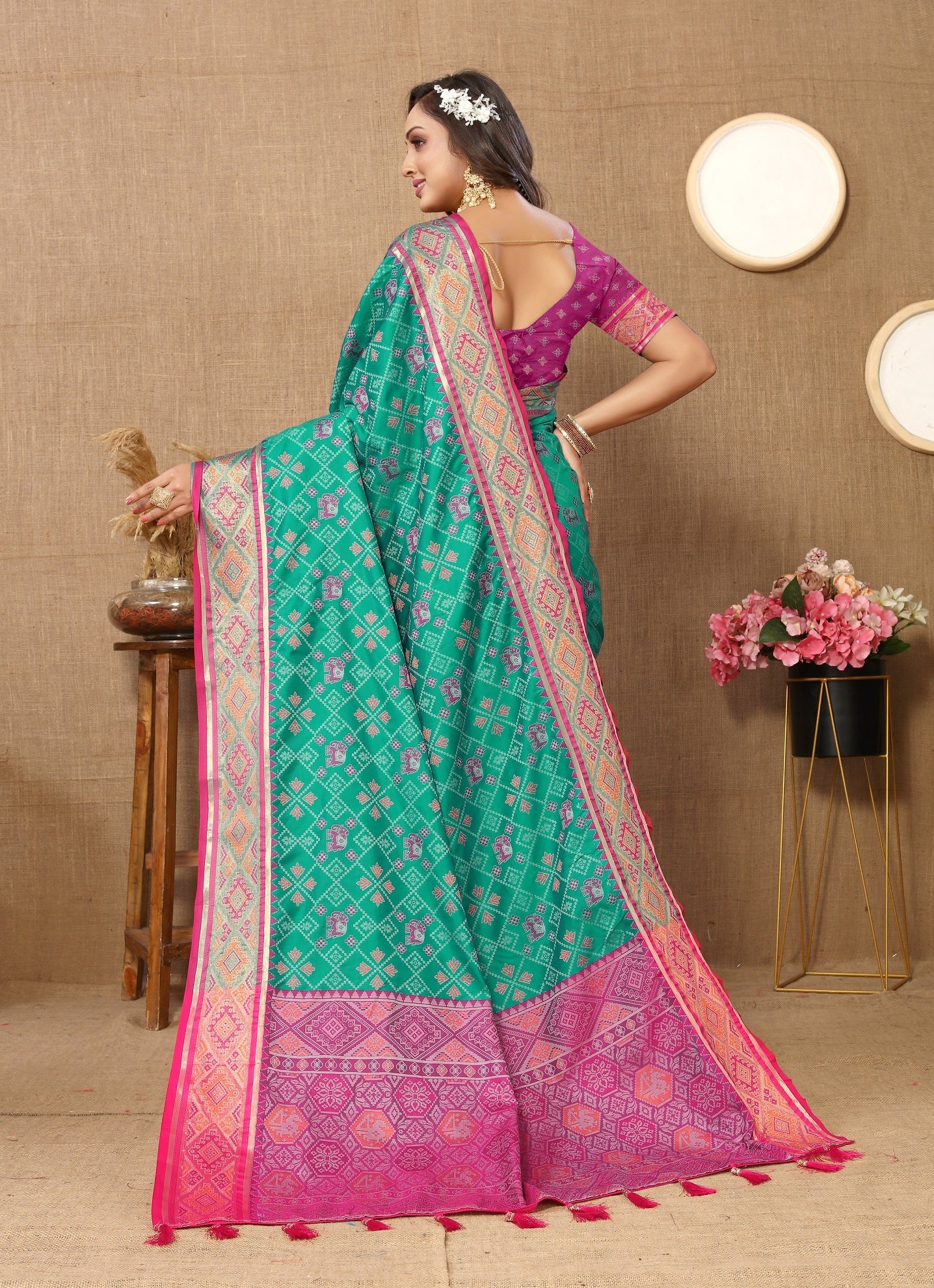 Vedant Vastram See Green Color Kanjeevaram Patola Silk Saree - See Green