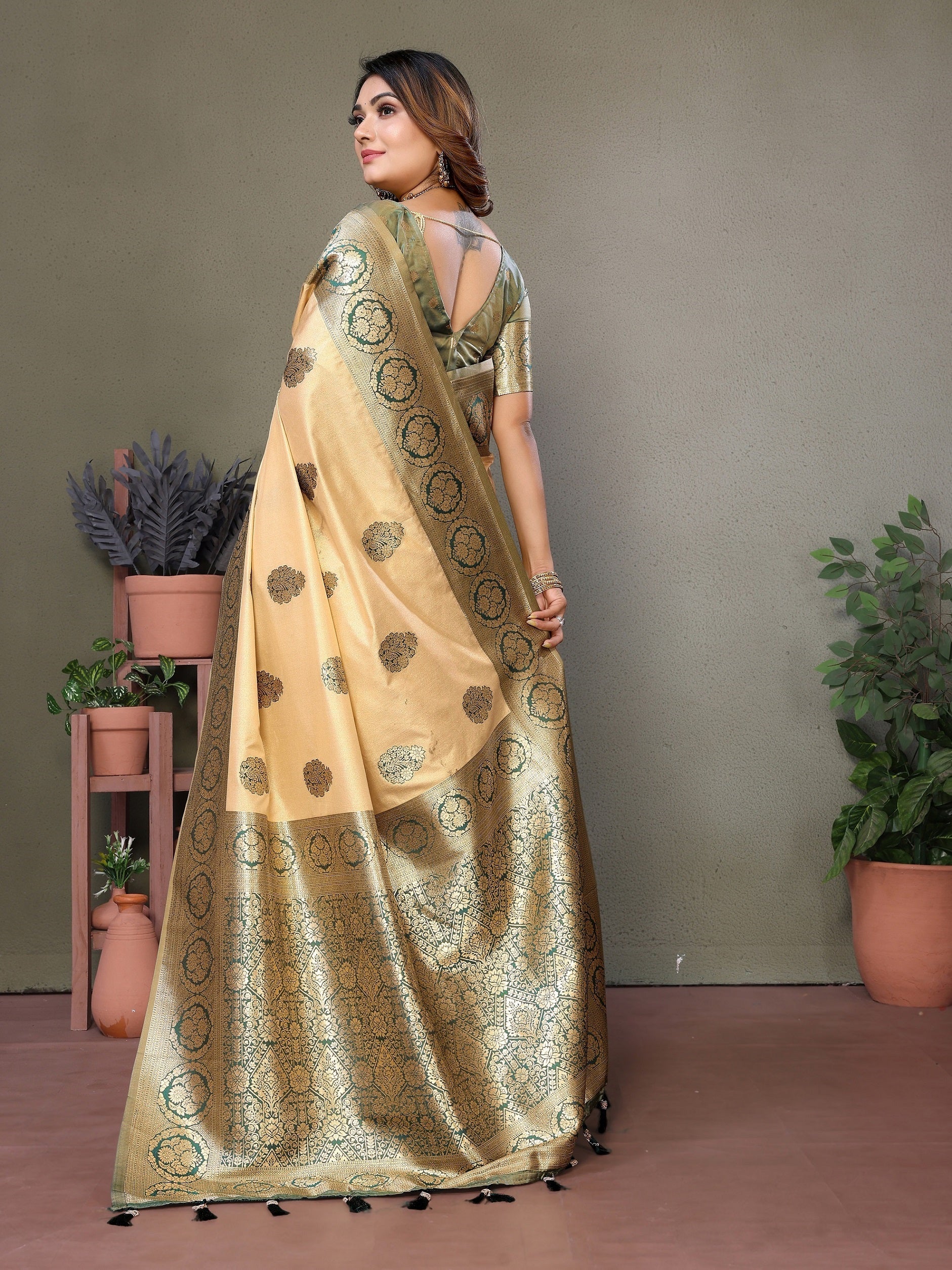 Vedant Vastram Viscose Silk Kanjeevaram Silk Saree - Green - Distacart
