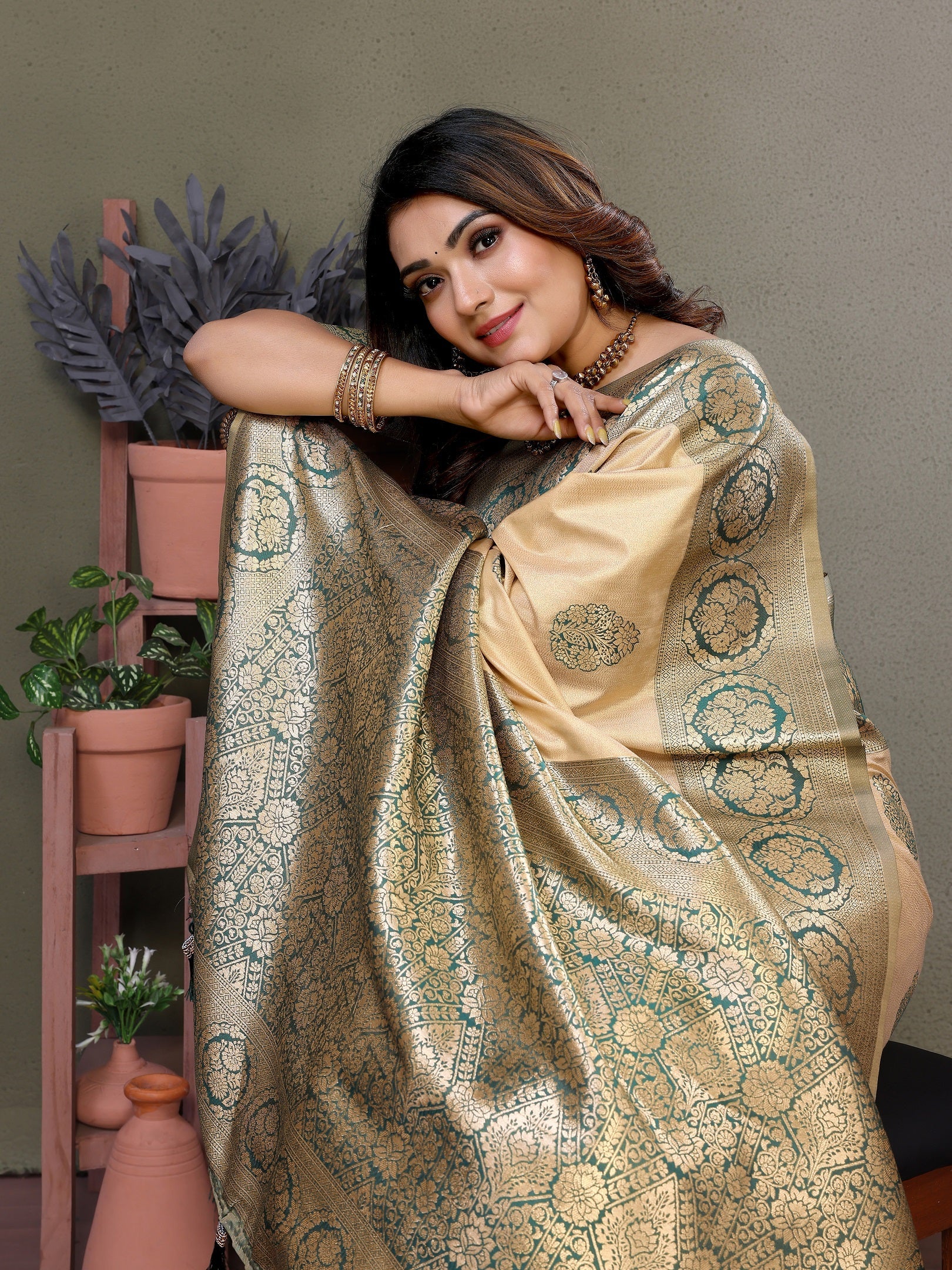 Vedant Vastram Viscose Silk Kanjeevaram Silk Saree - Green - Distacart