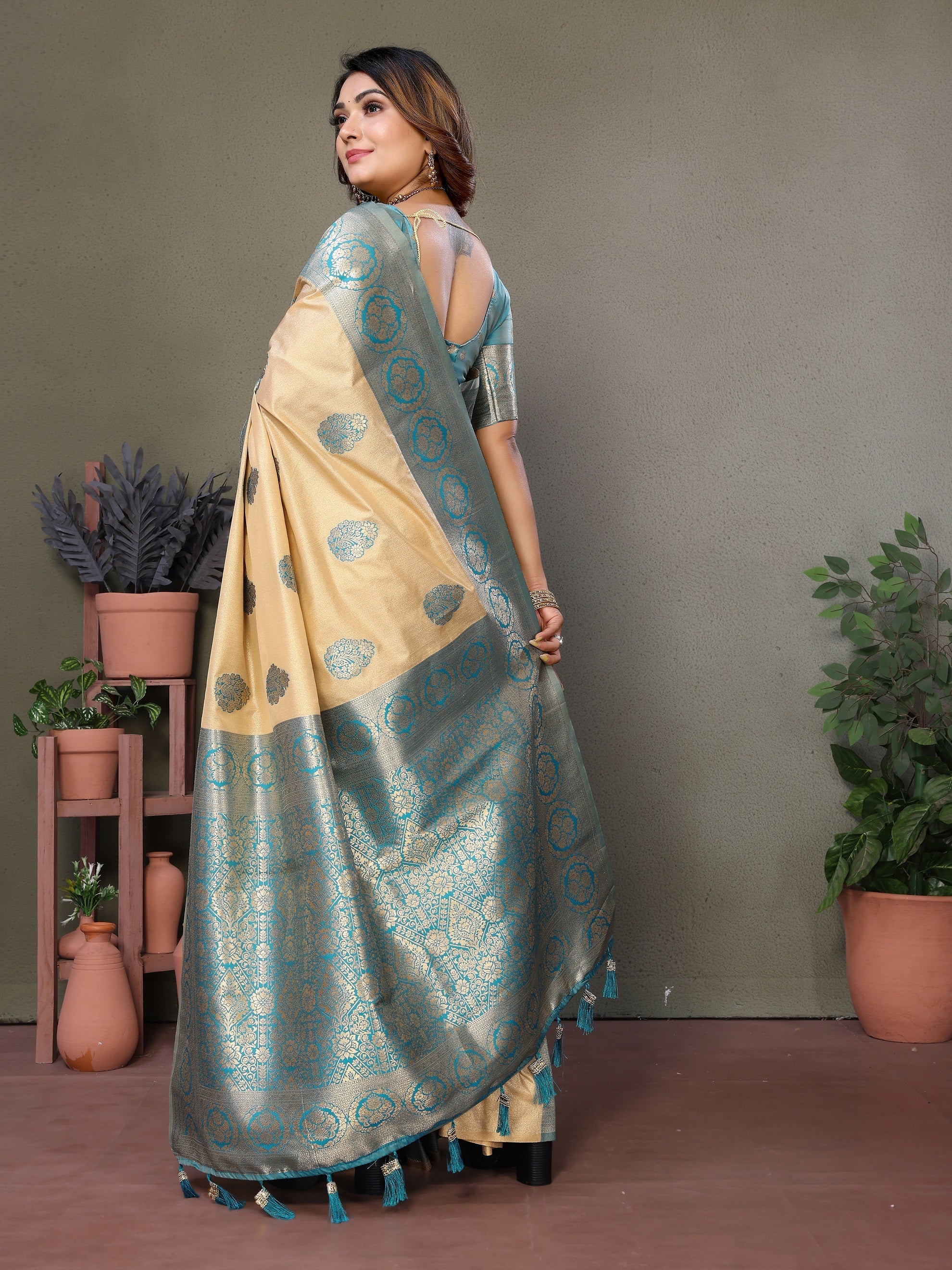 Vedant Vastram Viscose Silk Kanjeevaram Silk Saree - Rama - Distacart