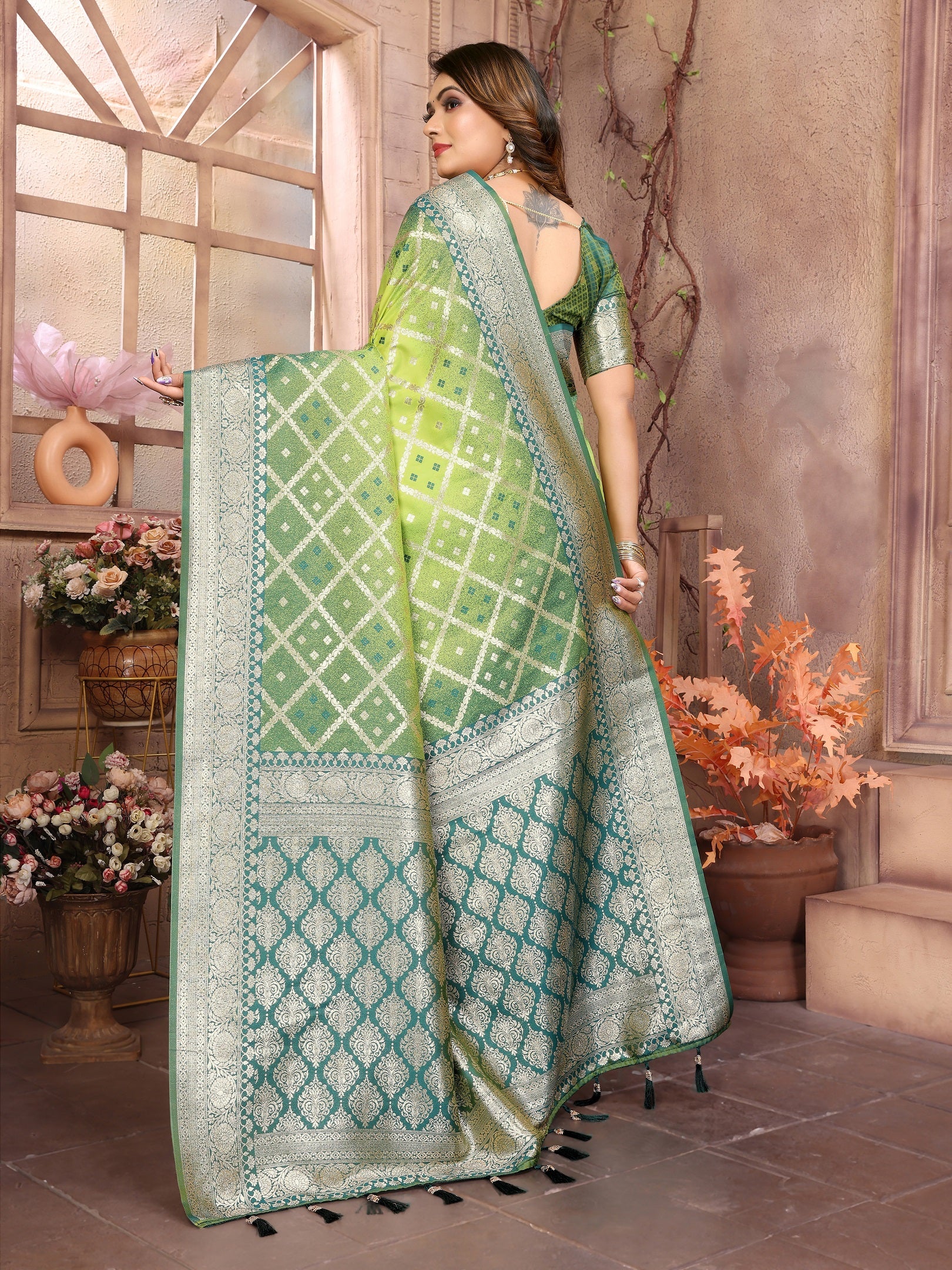Vedant Vastram Soft Litchi Silk Kanjeevaram Silk Saree - Parrot