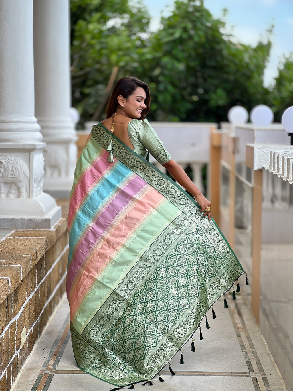 Vedant Vastram Soft Litchi Silk Fancy Jacquard Bollywood Saree - Green