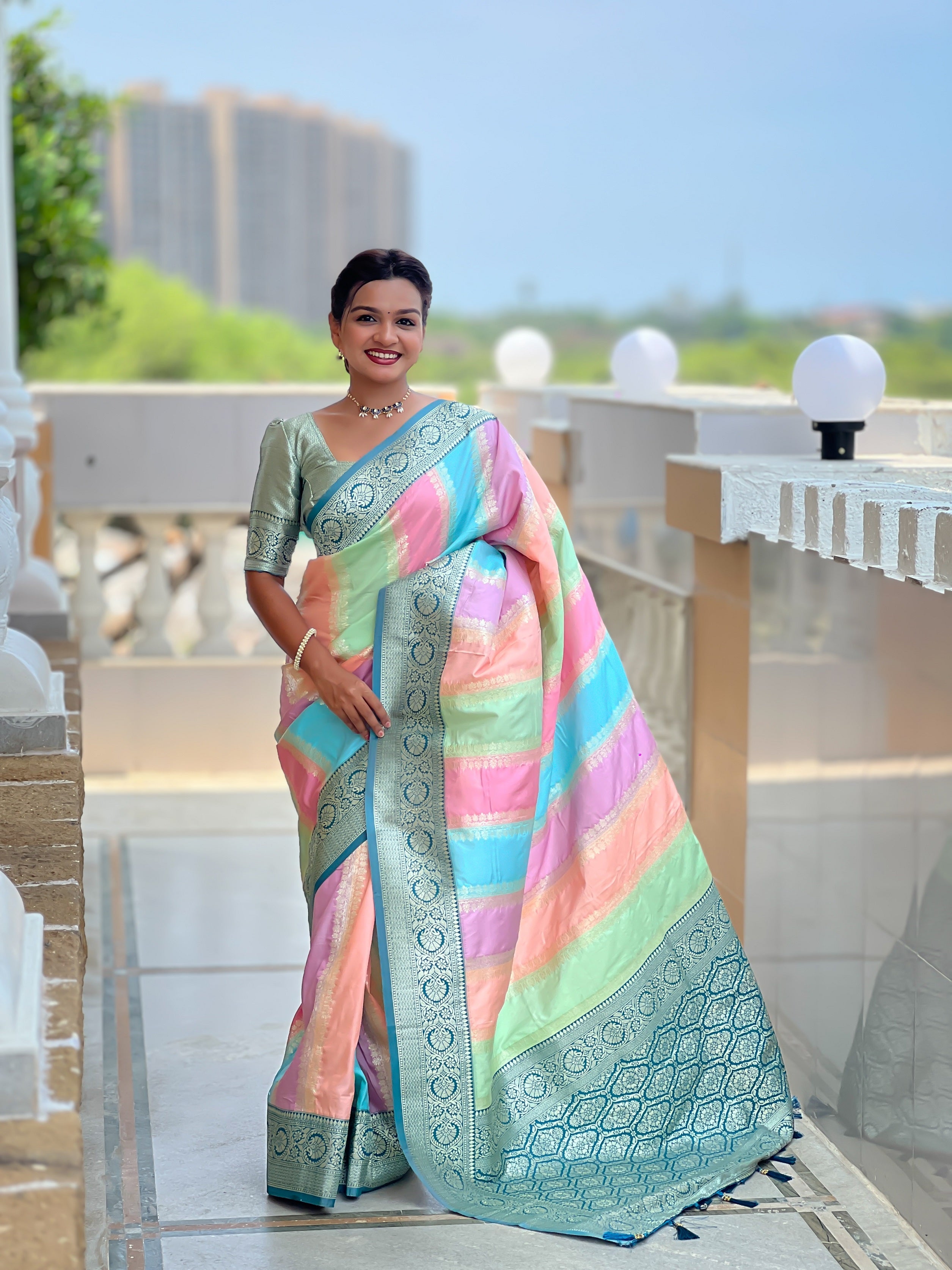 Vedant Vastram Soft Litchi Silk Fancy Jacquard Bollywood Saree - Morpich