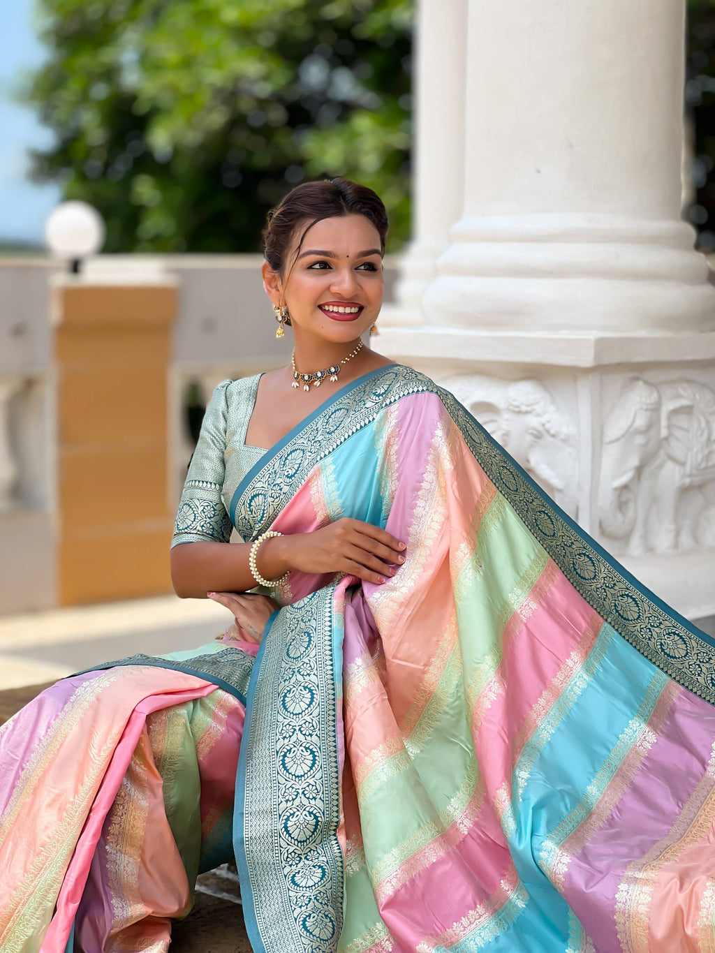 Vedant Vastram Soft Litchi Silk Fancy Jacquard Bollywood Saree - Morpich