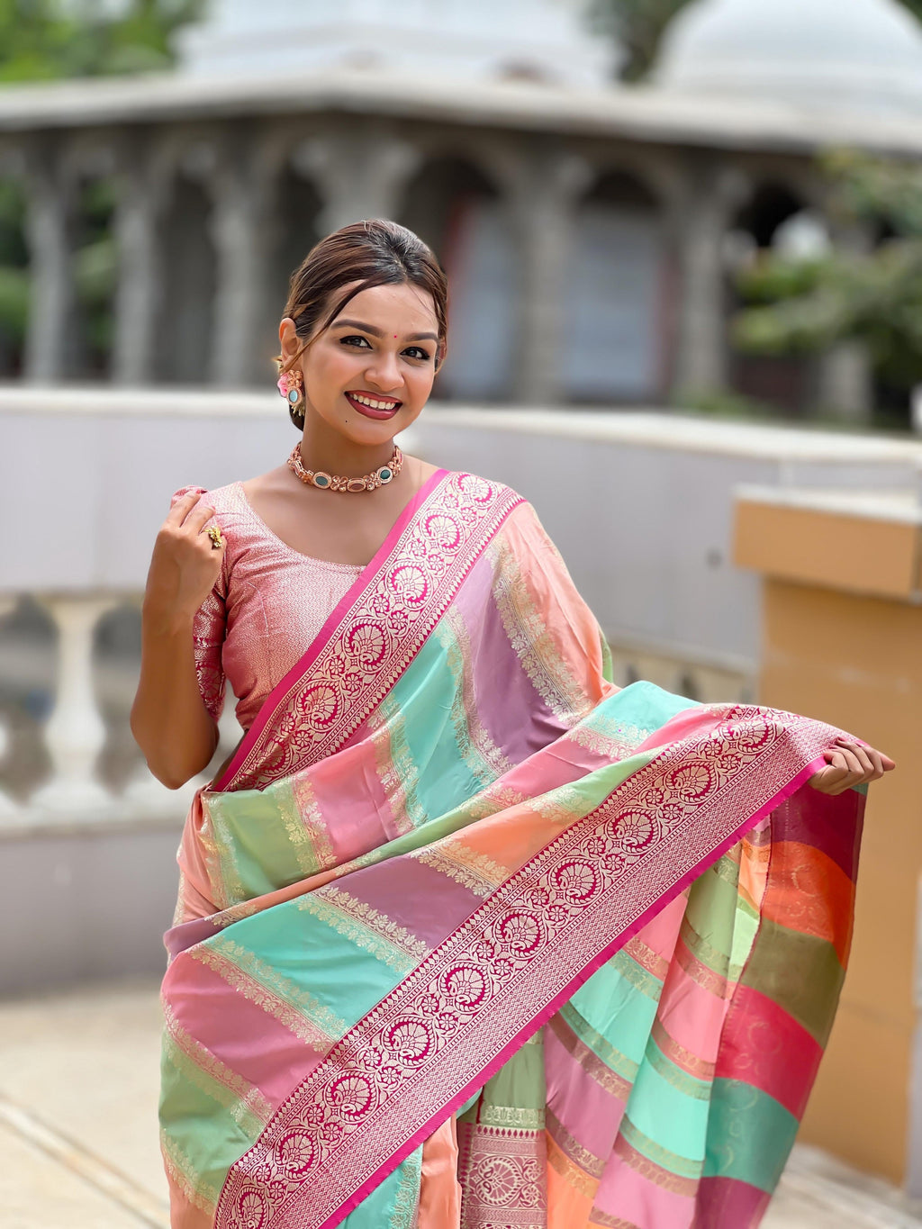 Vedant Vastram Soft Litchi Silk Fancy Jacquard Bollywood Saree - Pink