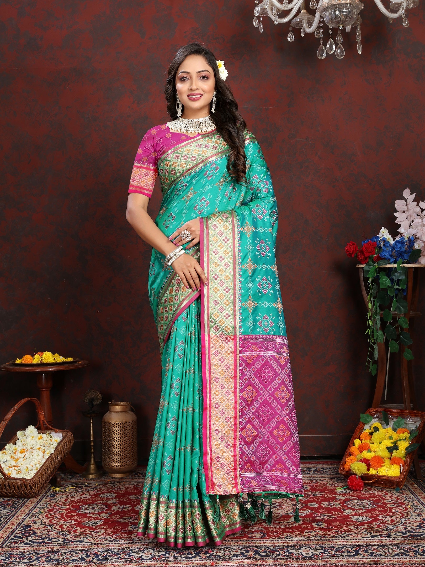 Vedant Vastram See Green Color Kanjeevaram Patola Silk Saree - See Green