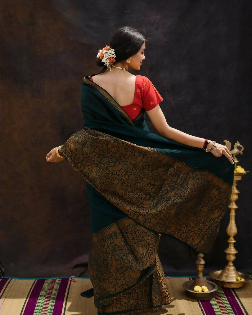DEIANA'S Beautiful Designer Golden zari Soft Lichi Silk Saree - Green